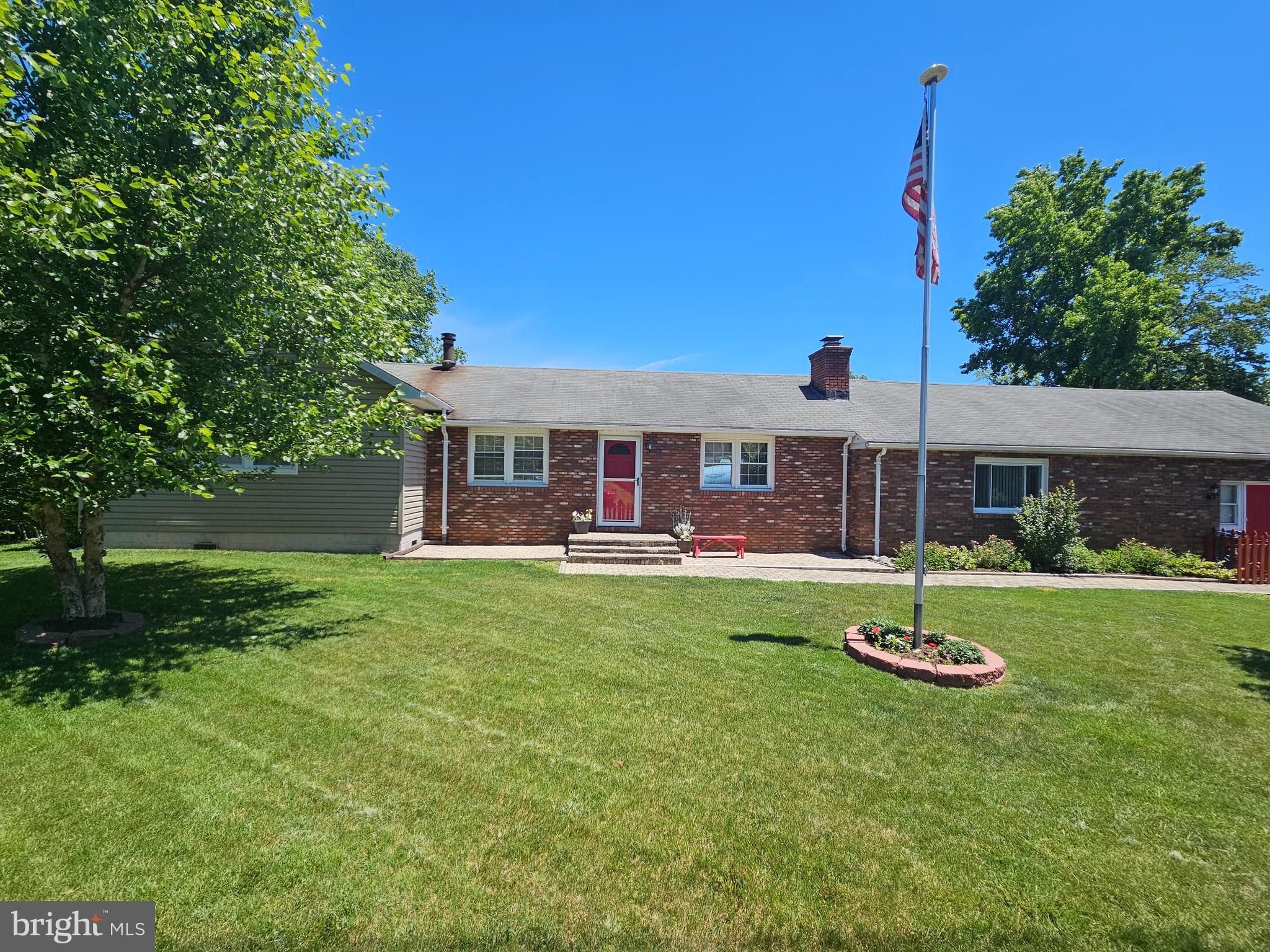 WOODLAND BEACH - Residential