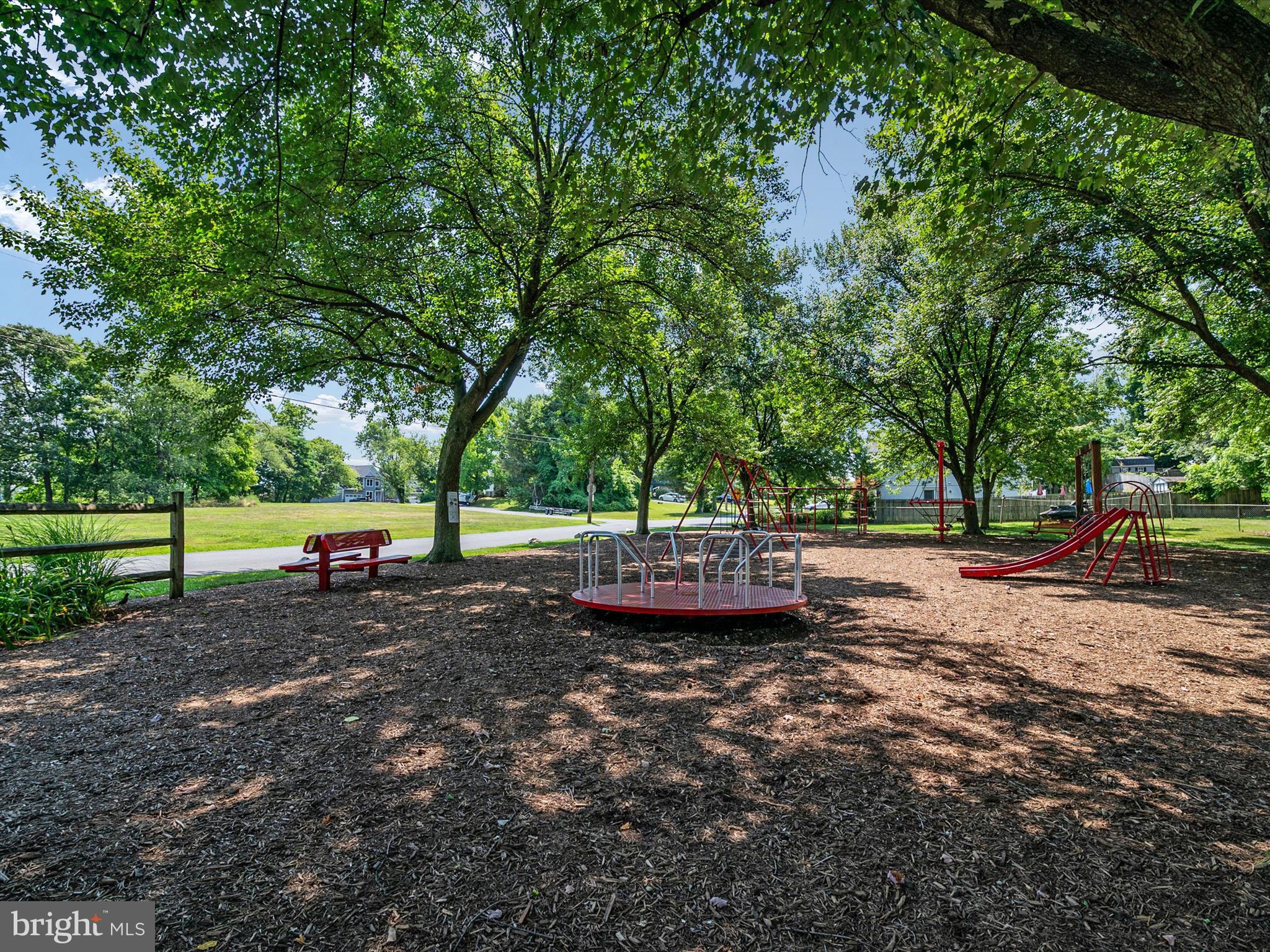 WOODLAND BEACH - Residential