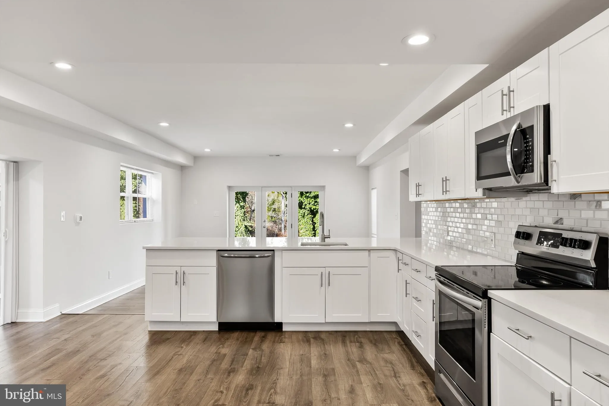 Medford, New Jersey 08055, United States, 3 Bedrooms Bedrooms, ,3 BathroomsBathrooms,Residential,Pending,33392