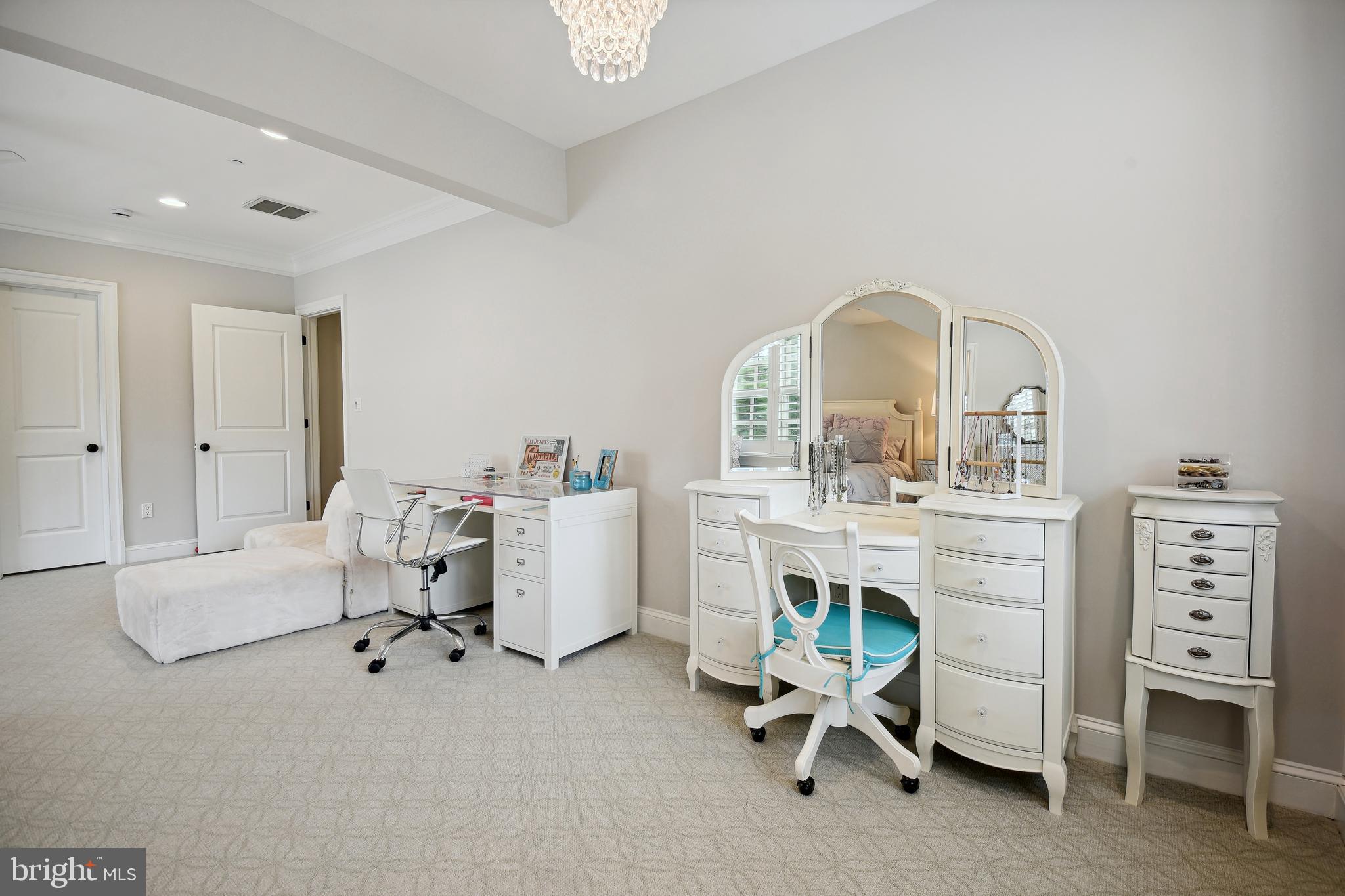 KENTSDALE ESTATES - Residential