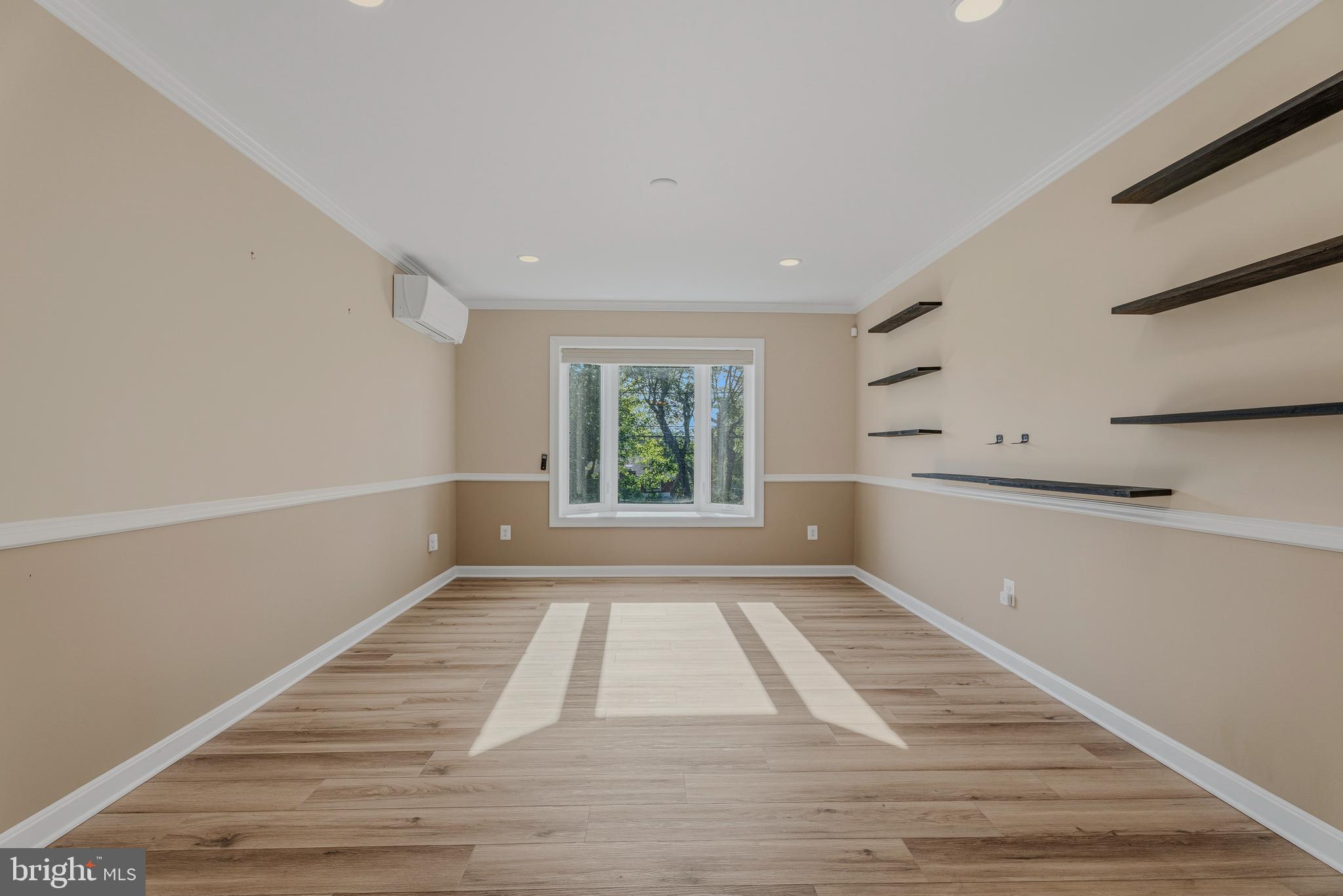 YORK MANOR - Residential