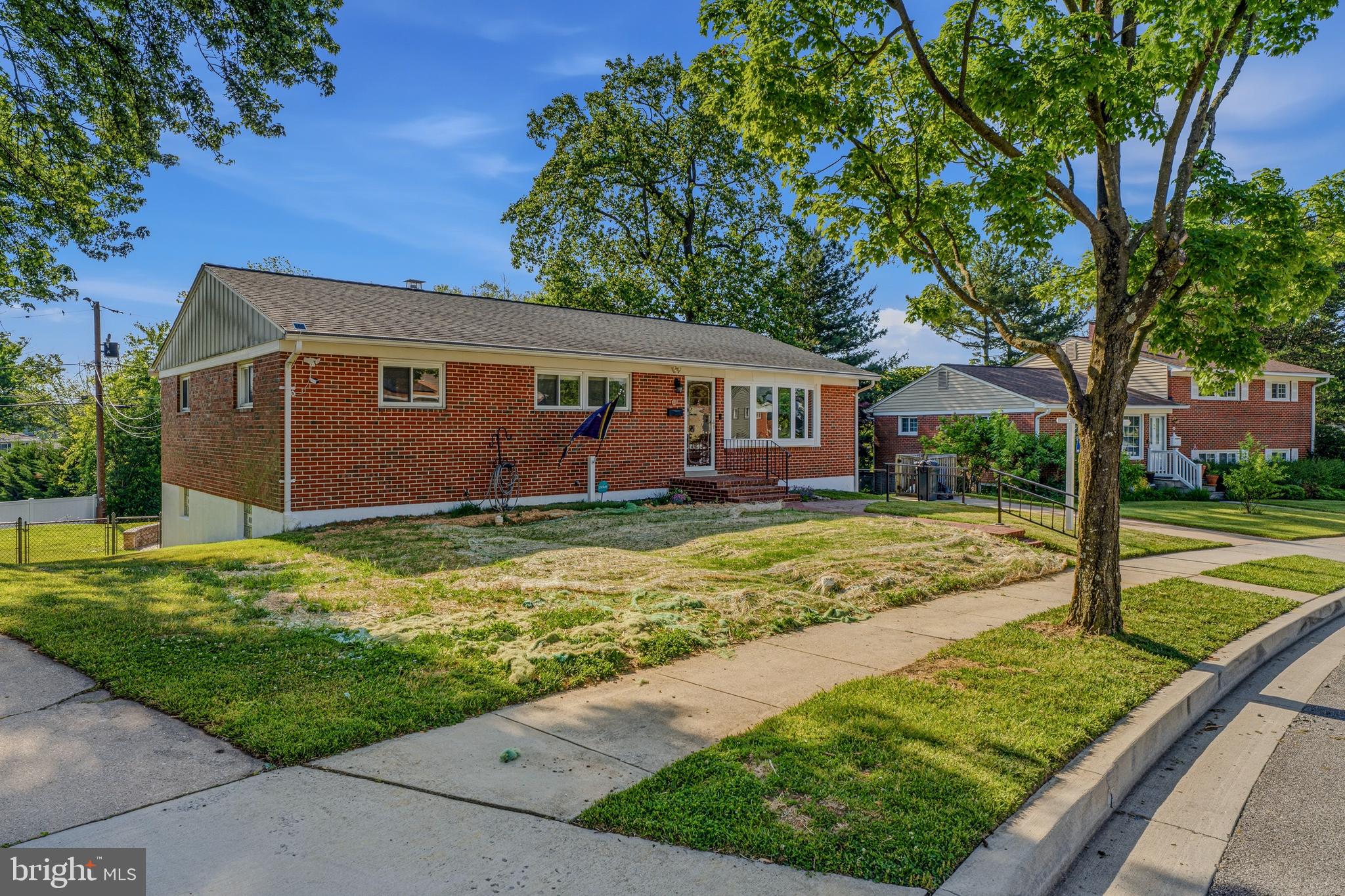 YORK MANOR - Residential
