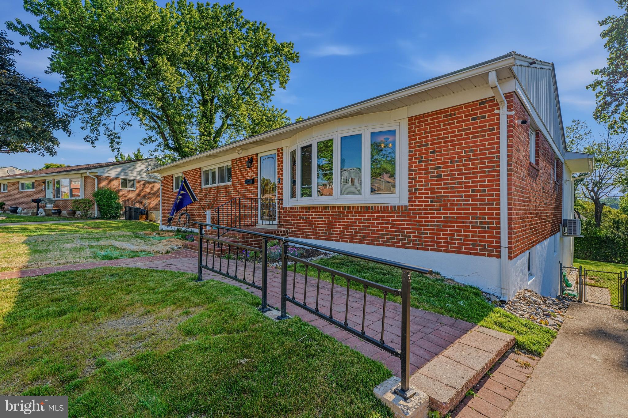 YORK MANOR - Residential