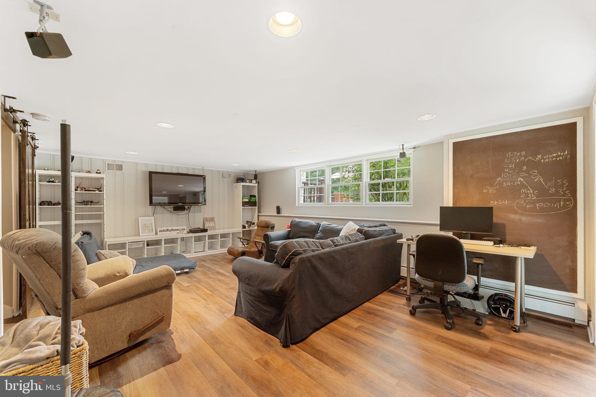 WILLISTOWN ACRES - Residential