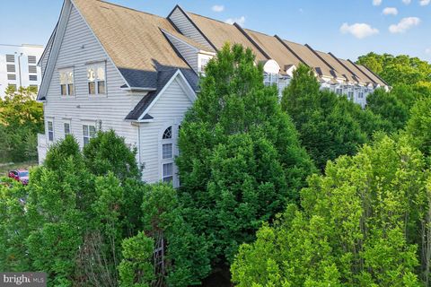Photo of 7202 Little Thames Drive, GAINESVILLE, VA 20155 (MLS # VAPW2119104)
