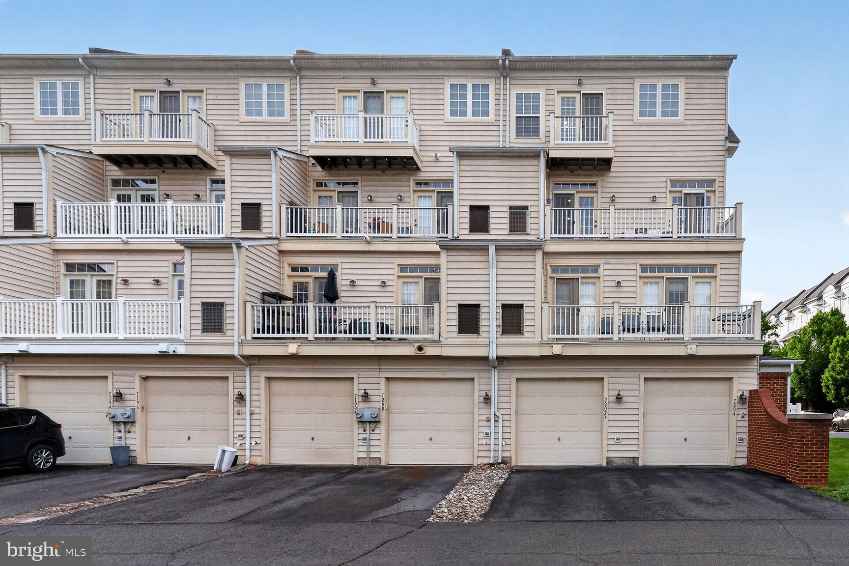 THE TOWNES AT VILLAGE PLACE - Residential