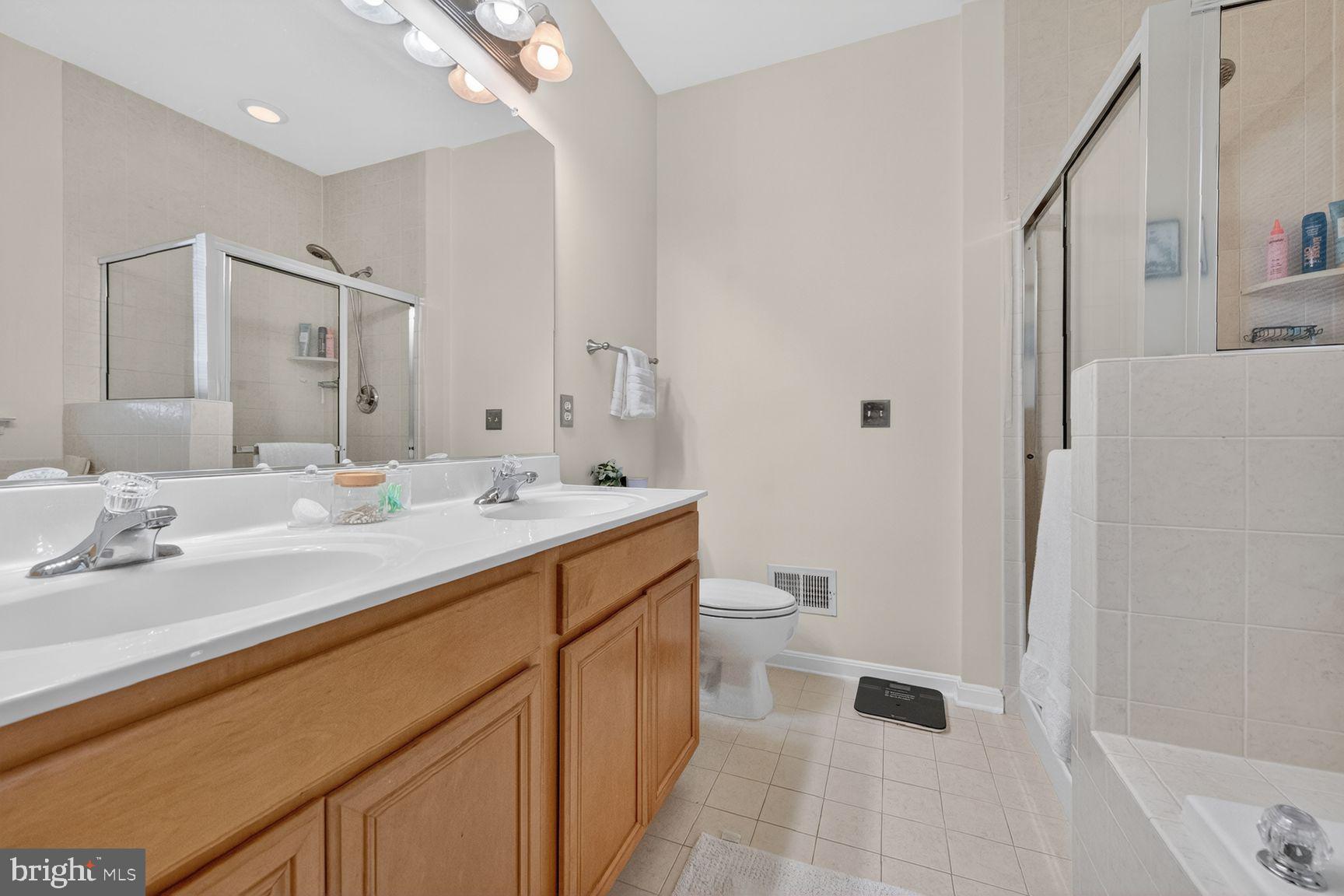 THE TOWNES AT VILLAGE PLACE - Residential