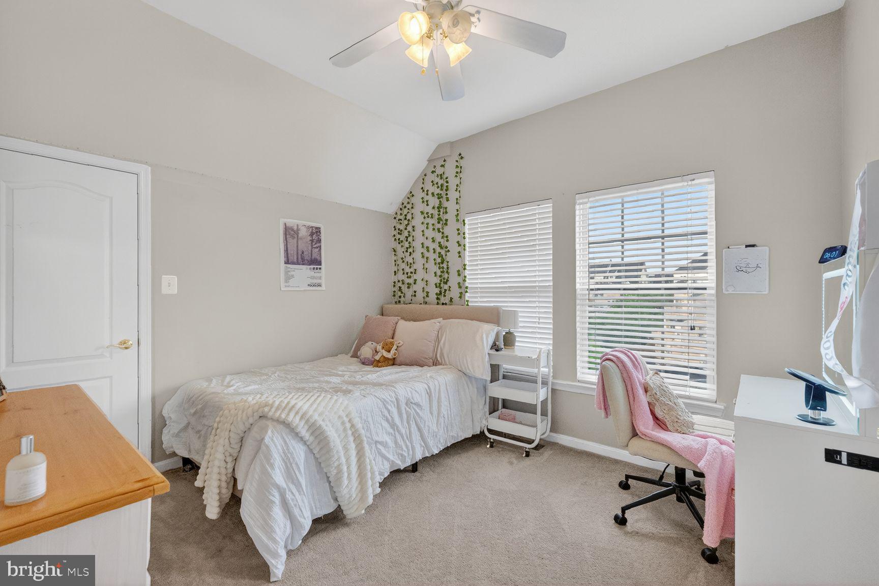 THE TOWNES AT VILLAGE PLACE - Residential