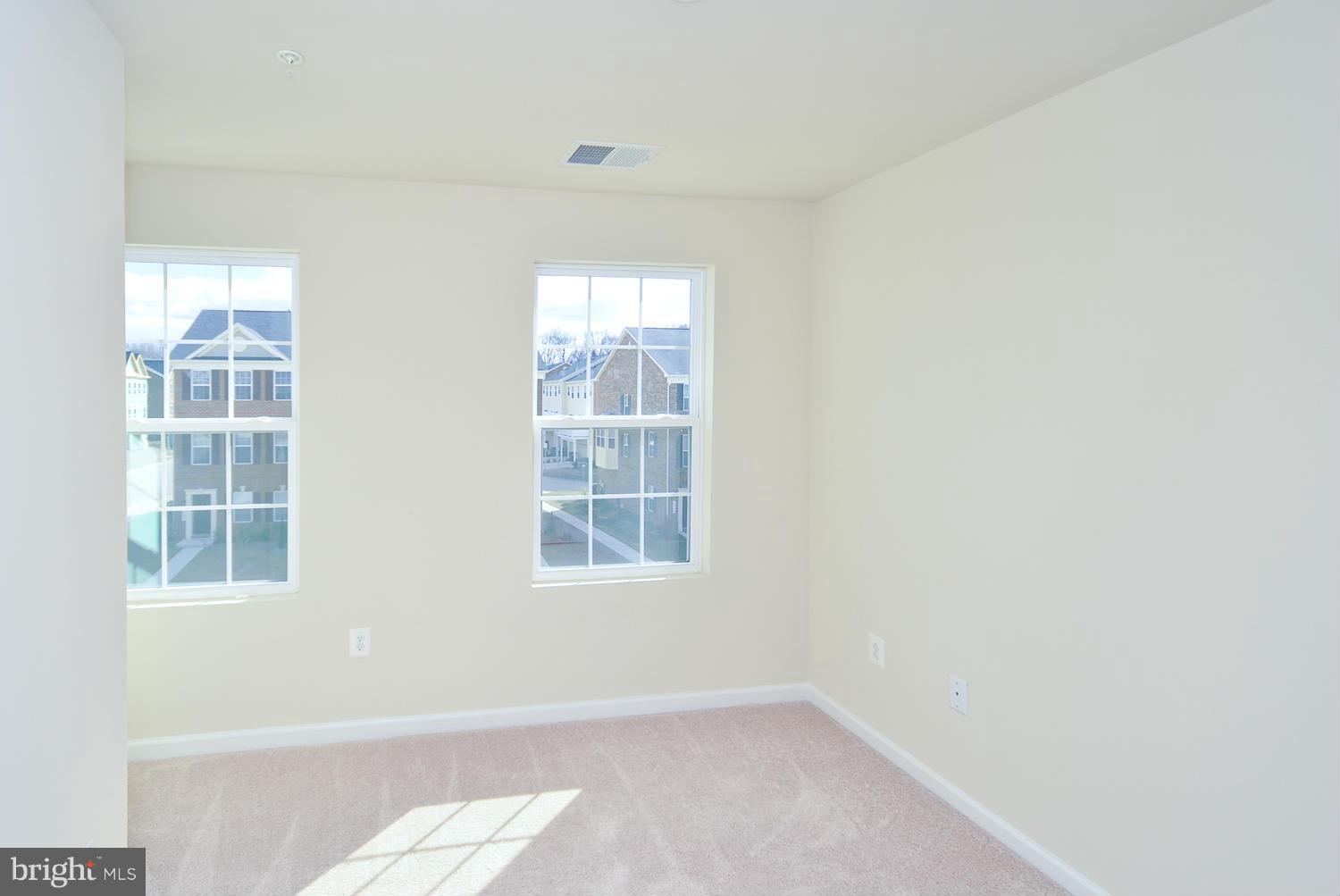 CHELSEA MANOR - Residential