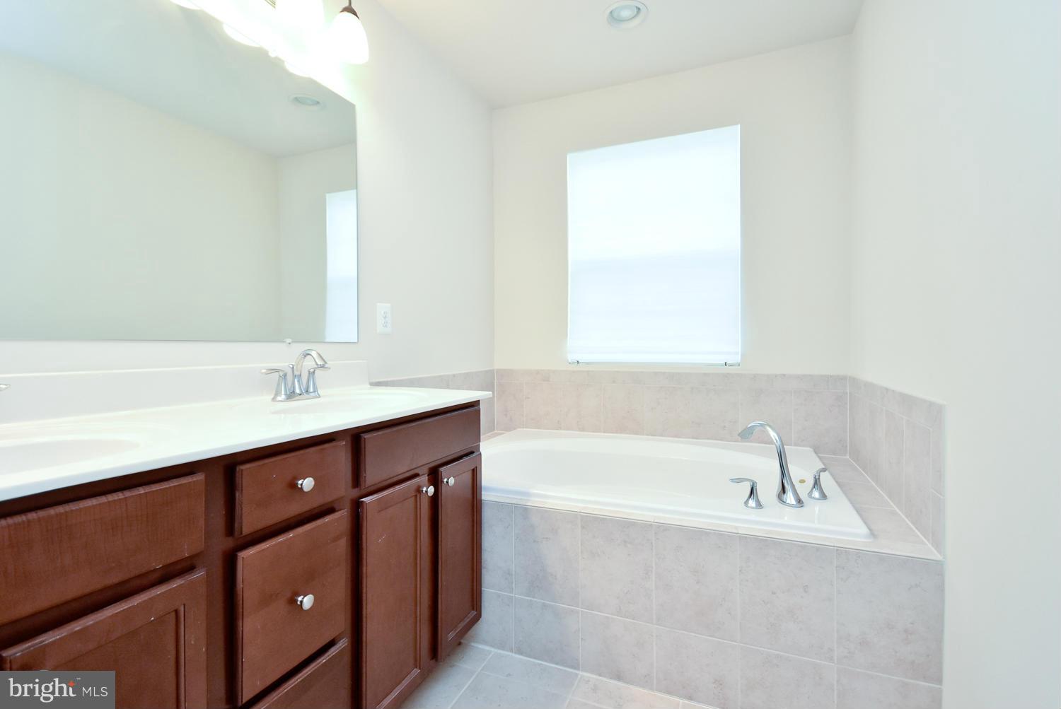 CHELSEA MANOR - Residential