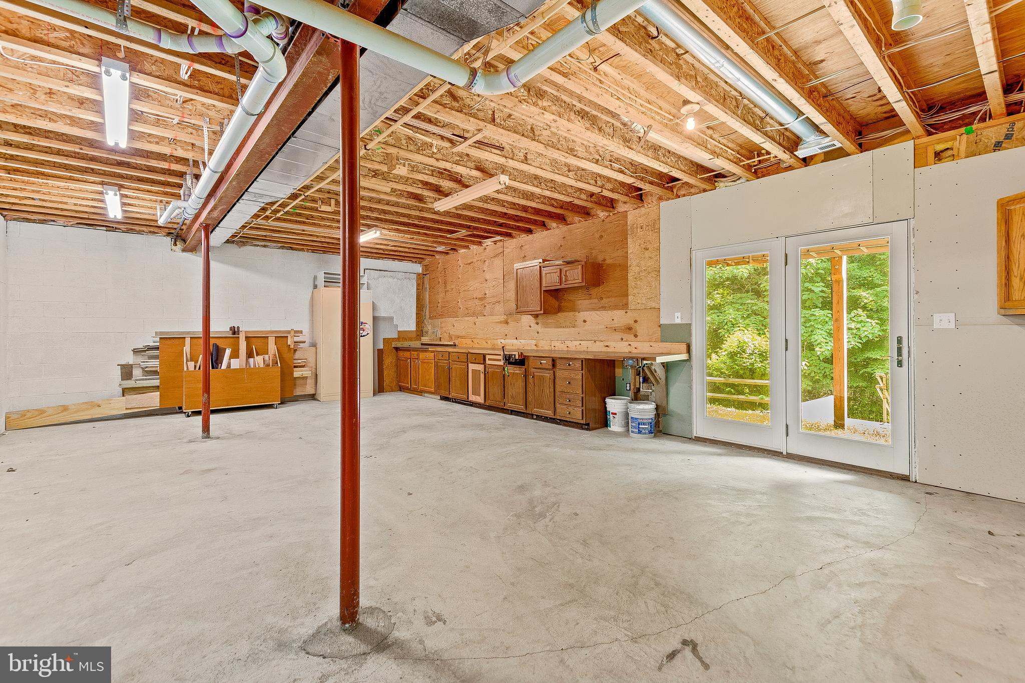 HUNTING CREEK WOODS - Residential