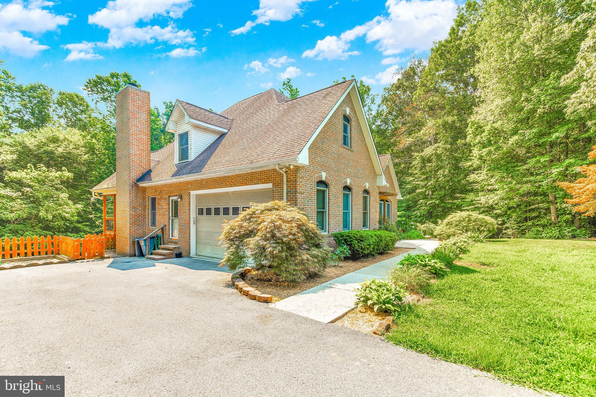 HUNTING CREEK WOODS - Residential