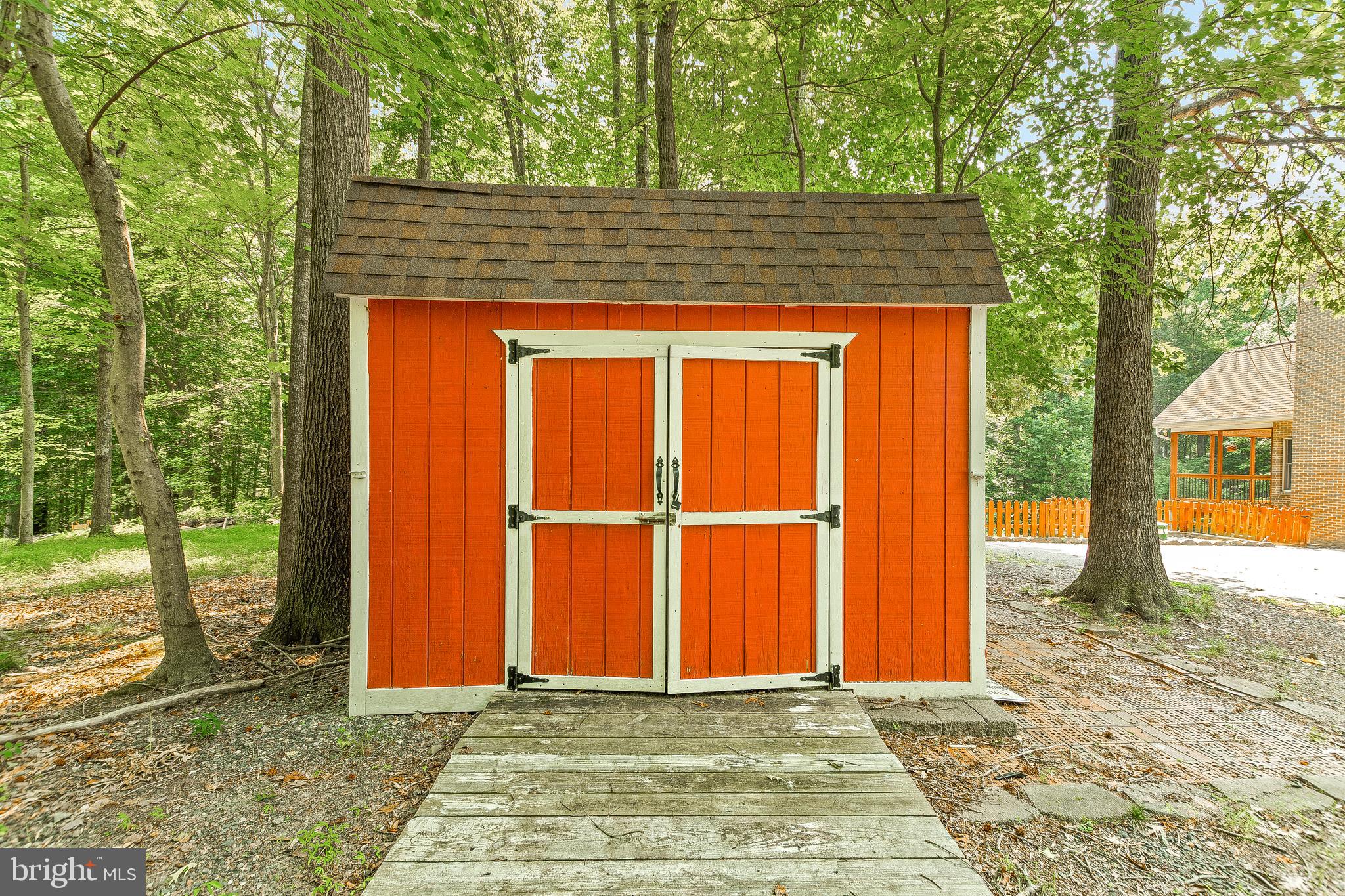 HUNTING CREEK WOODS - Residential