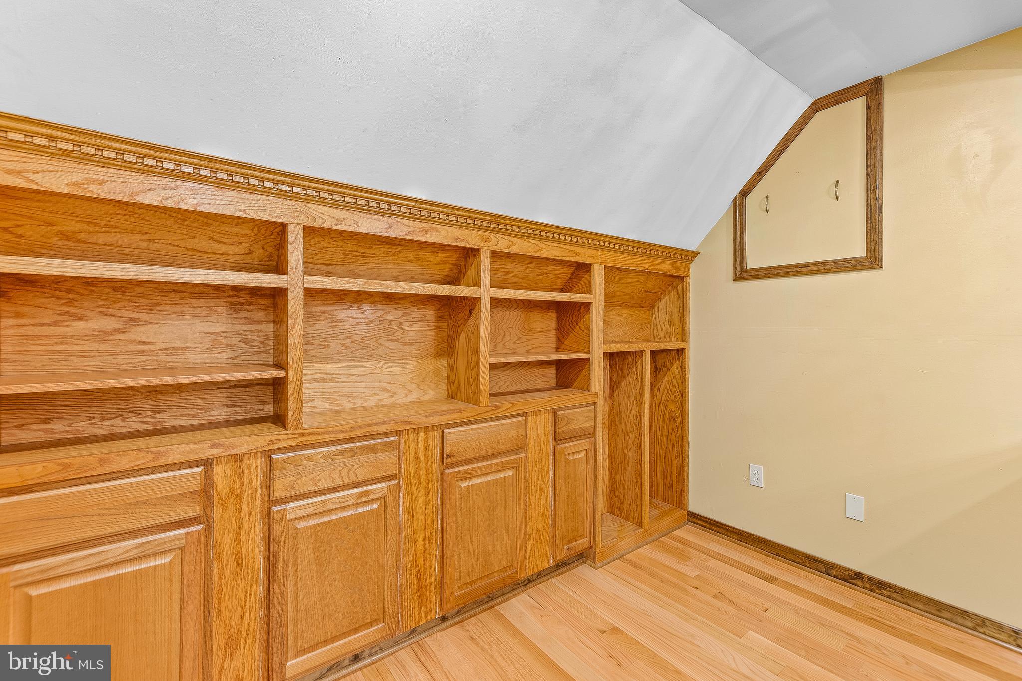 HUNTING CREEK WOODS - Residential