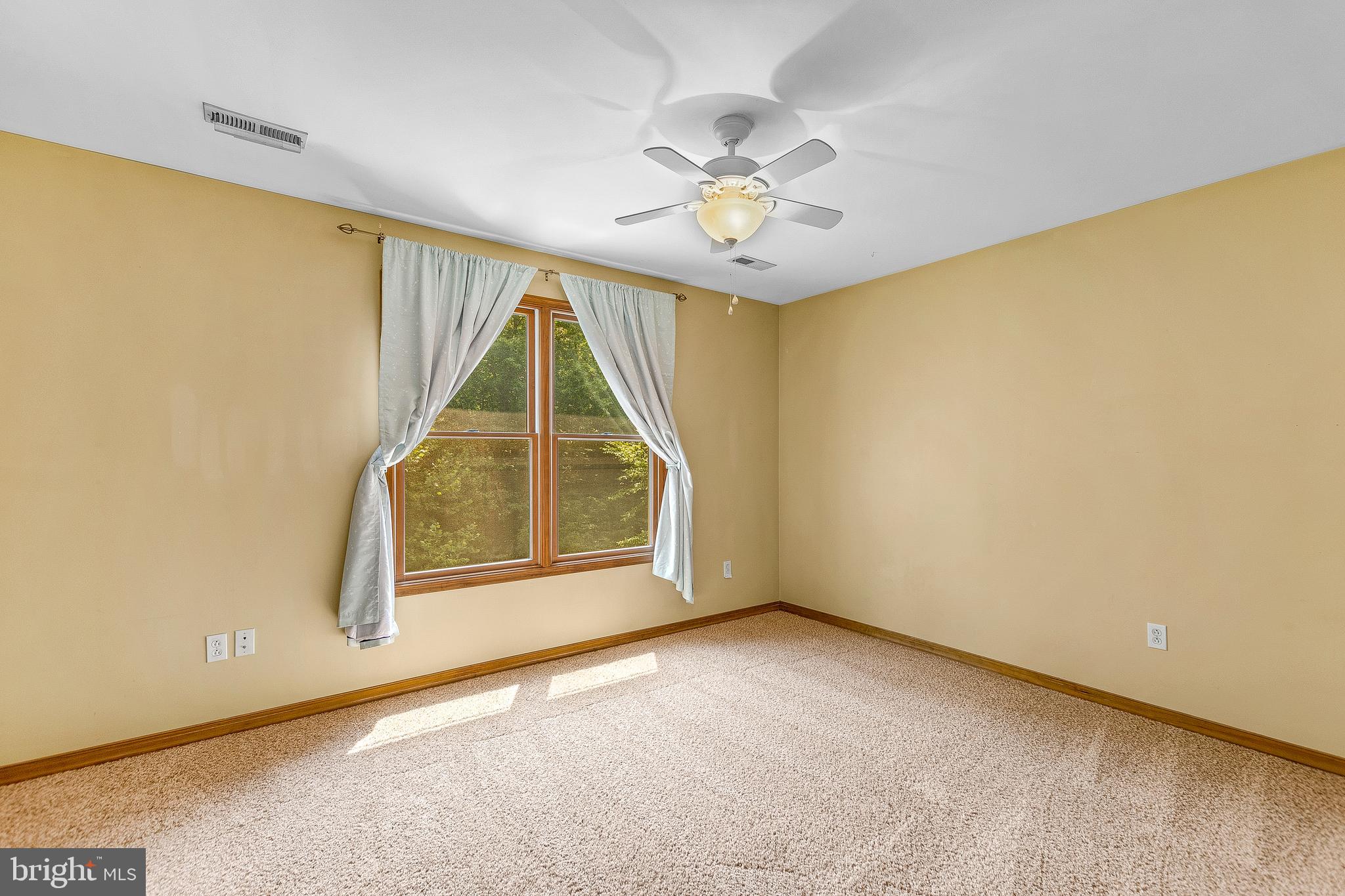 HUNTING CREEK WOODS - Residential