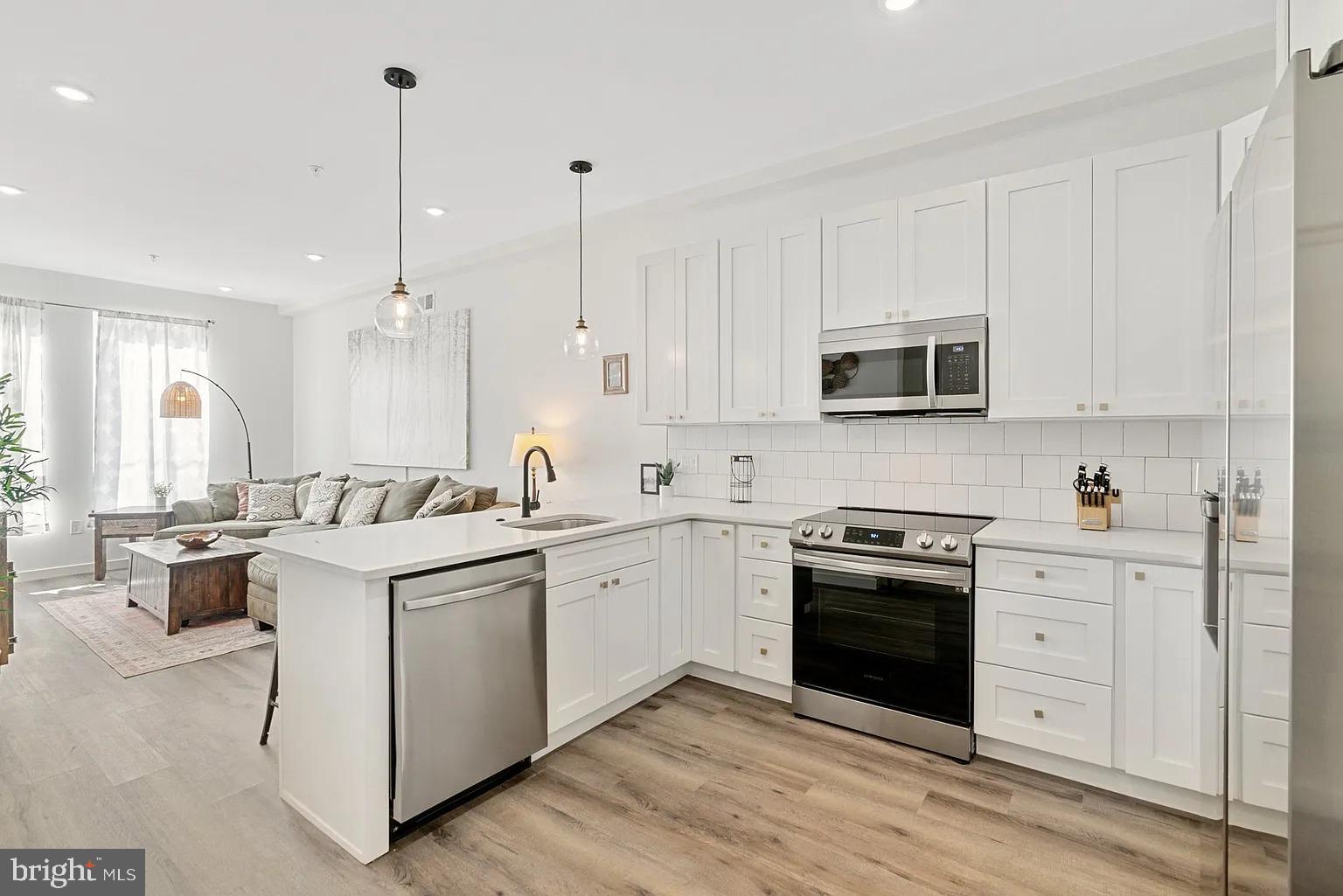 POINT BREEZE - Residential Lease