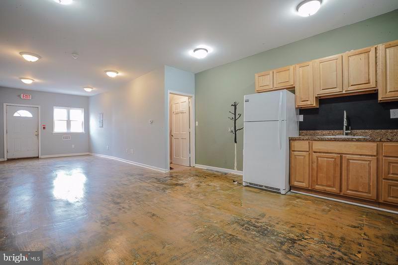 PORT RICHMOND - Commercial Lease