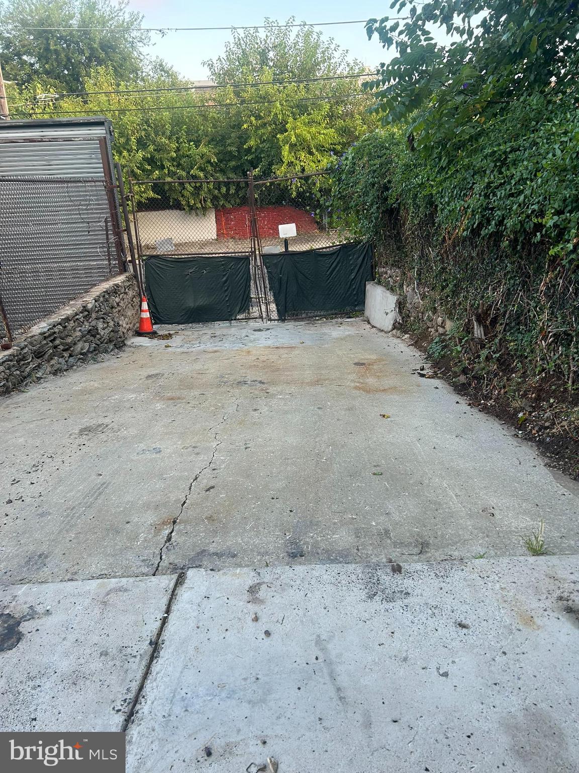 PORT RICHMOND - Commercial Lease