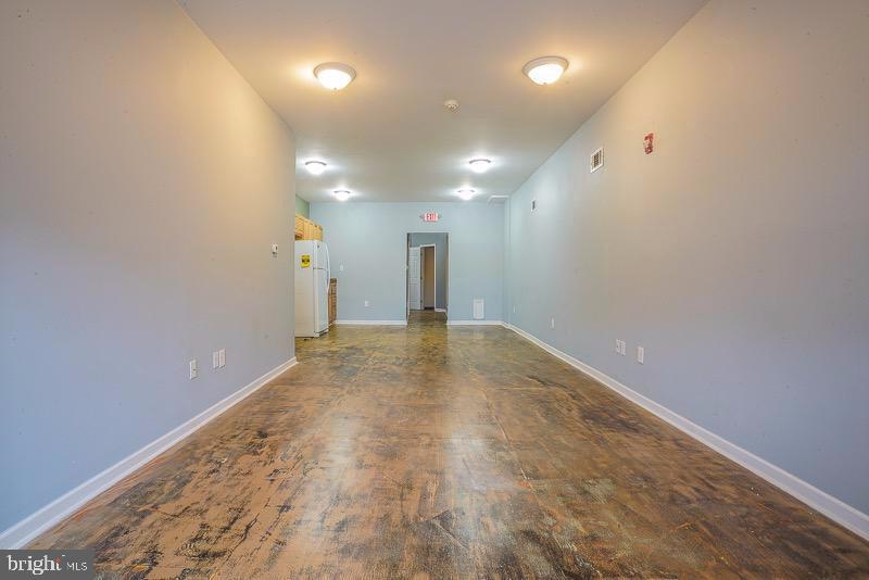 PORT RICHMOND - Commercial Lease