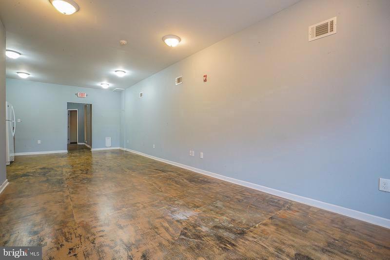 PORT RICHMOND - Commercial Lease