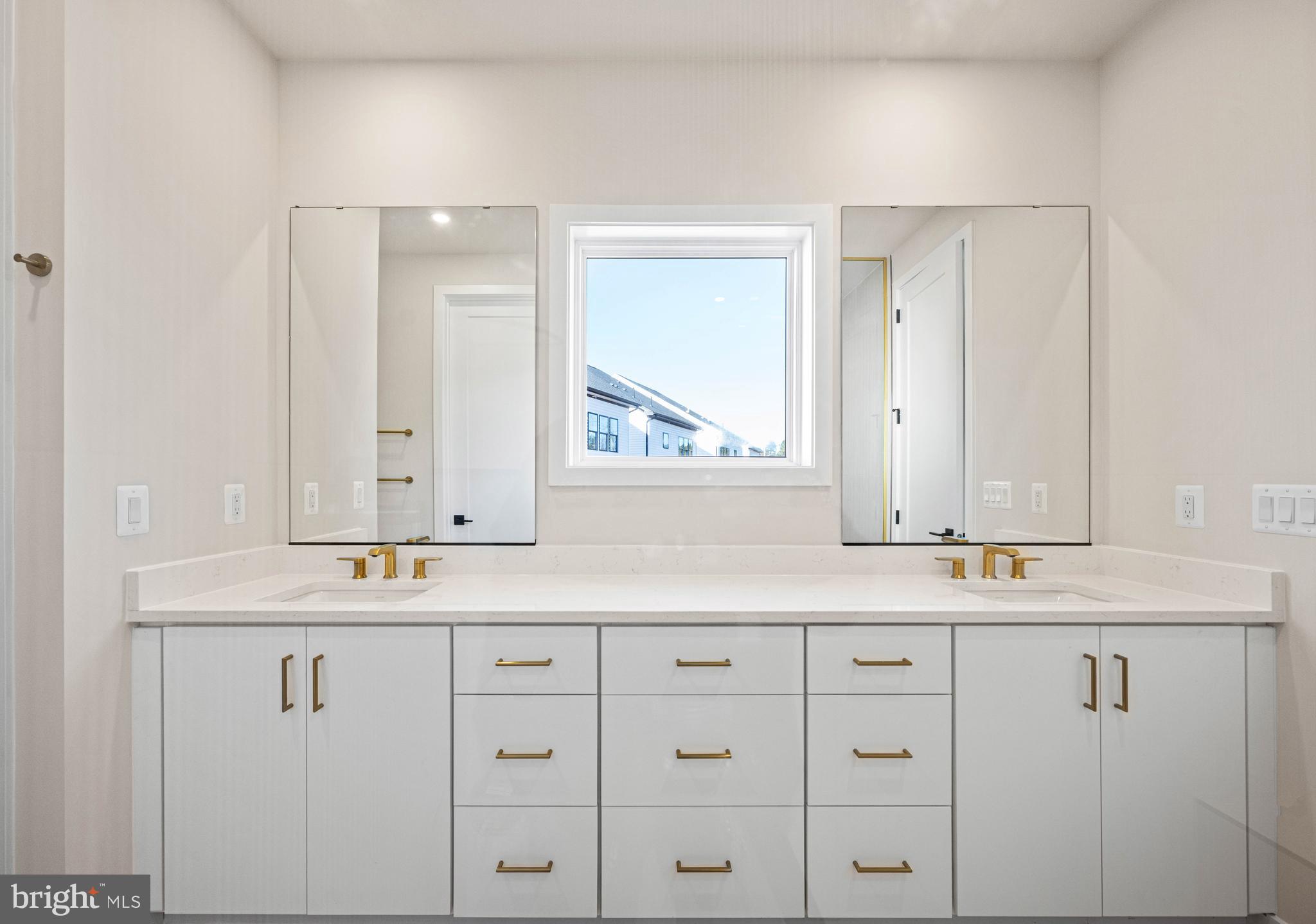 PARKSIDE VILLAGE - Residential