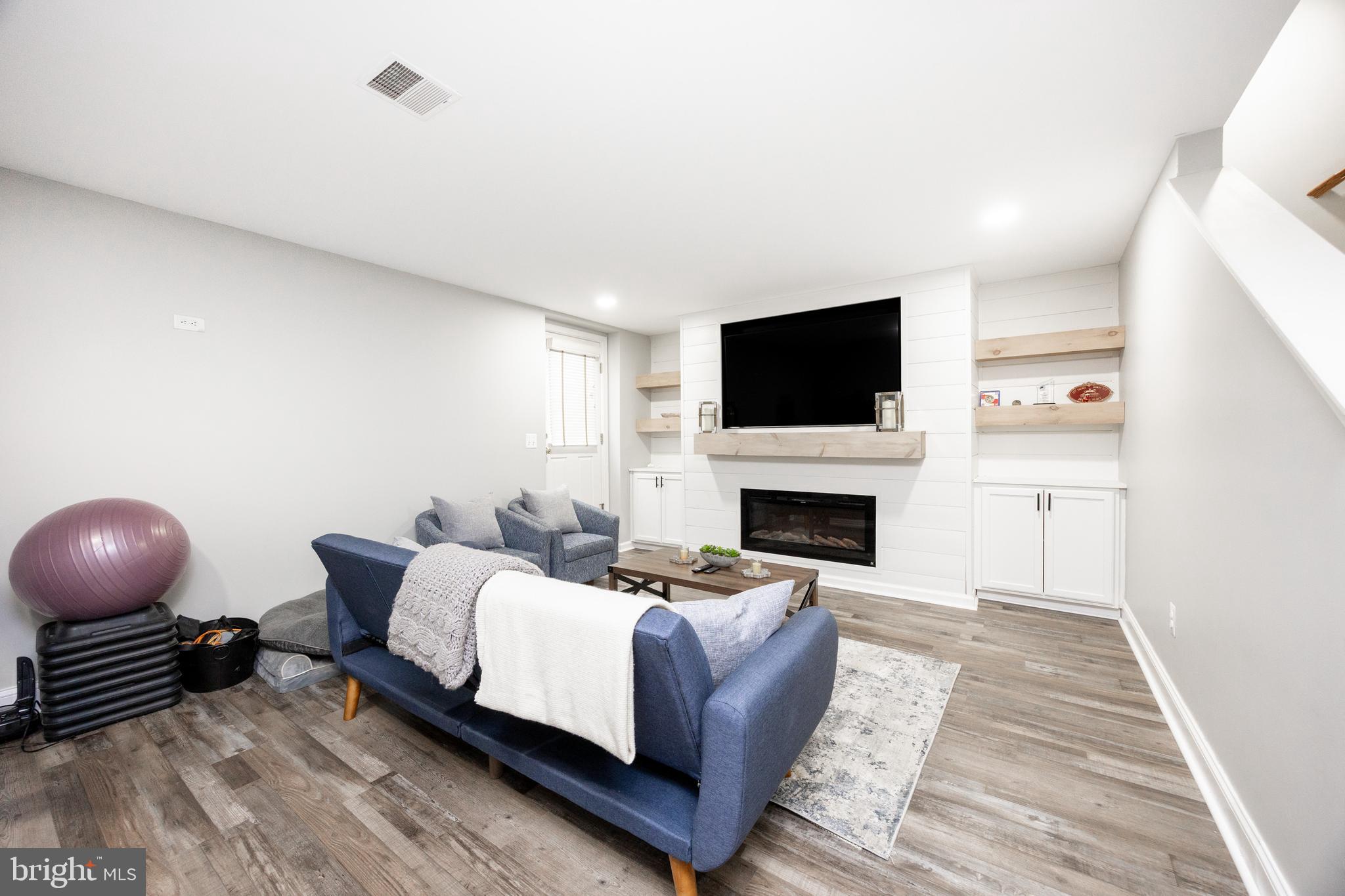 PENNS MANOR - Residential