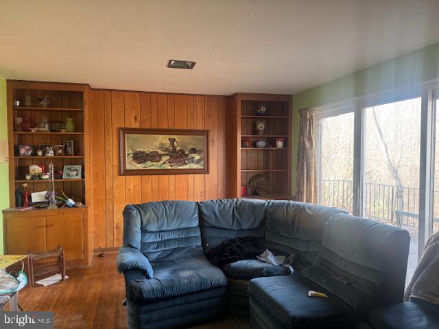 COURTHOUSE MOUNTAIN - Residential