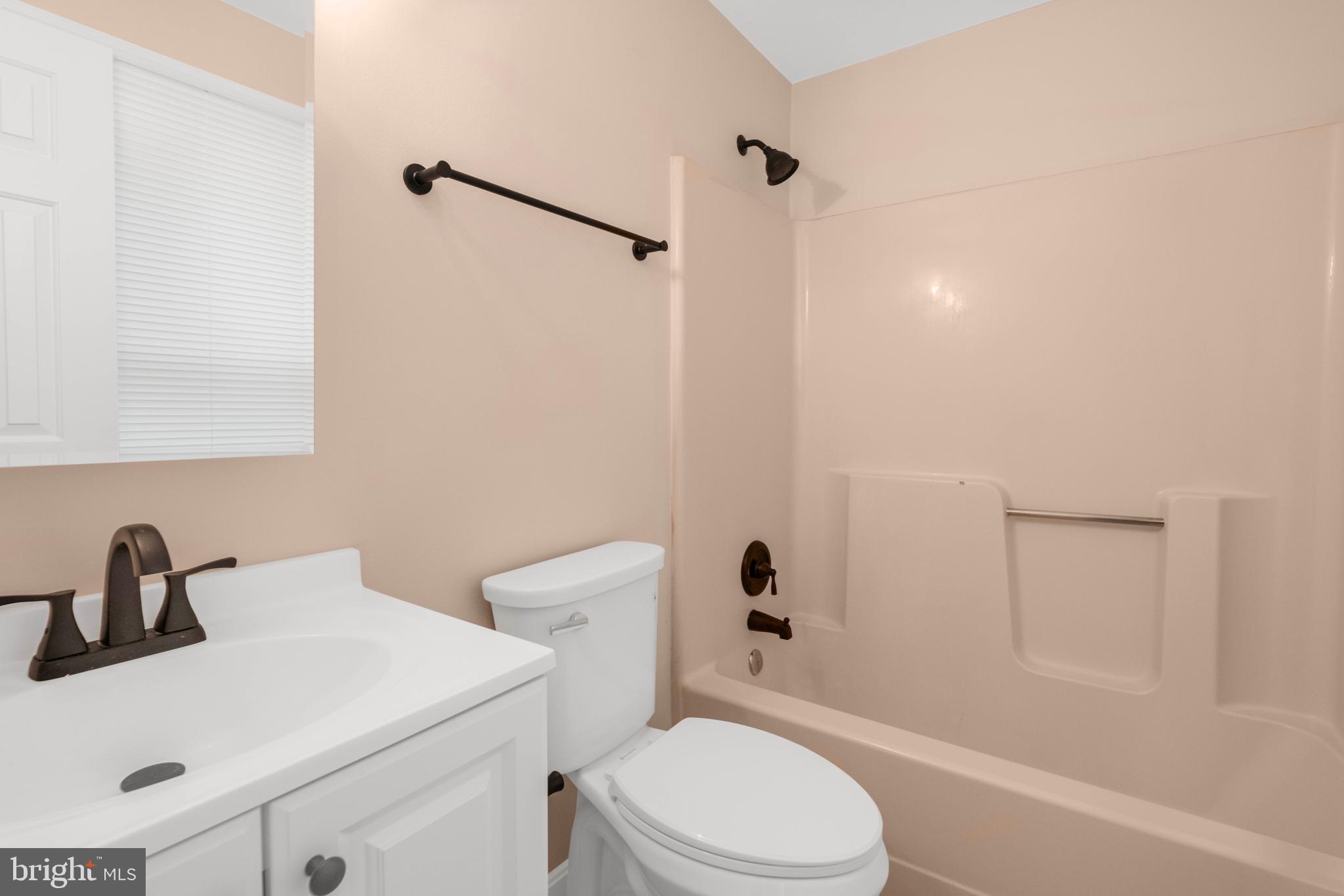 GLASSMANOR - Residential Lease