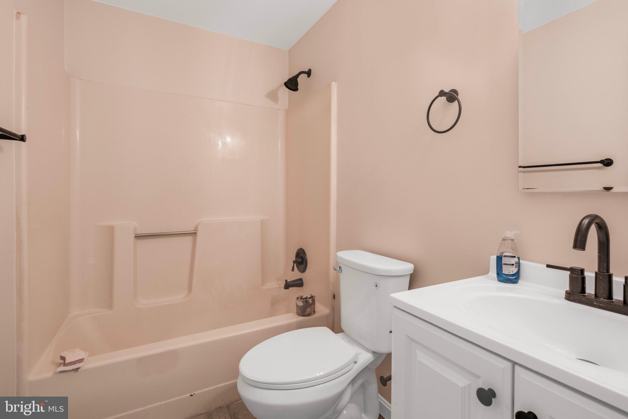 GLASSMANOR - Residential Lease