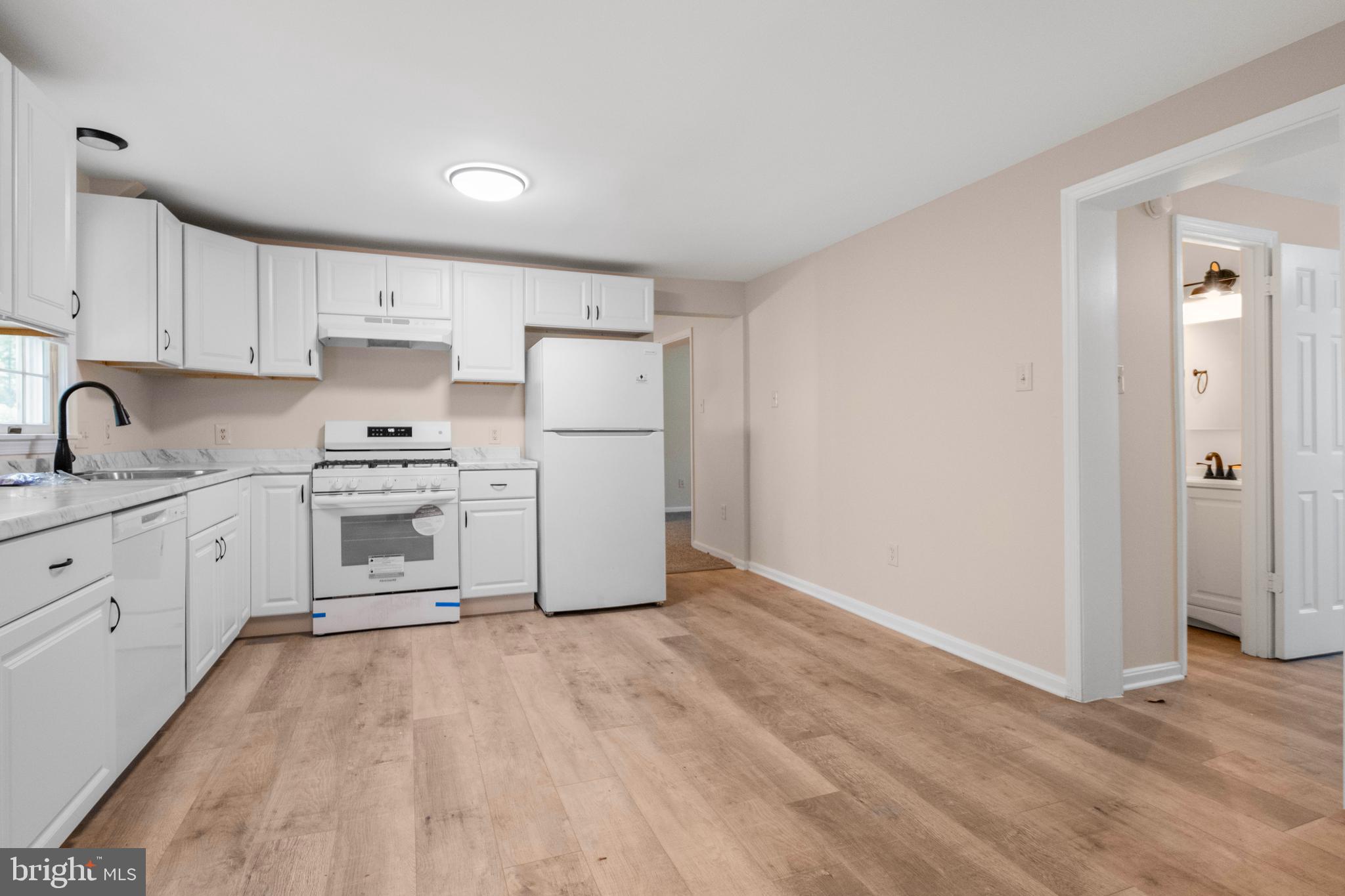 GLASSMANOR - Residential Lease