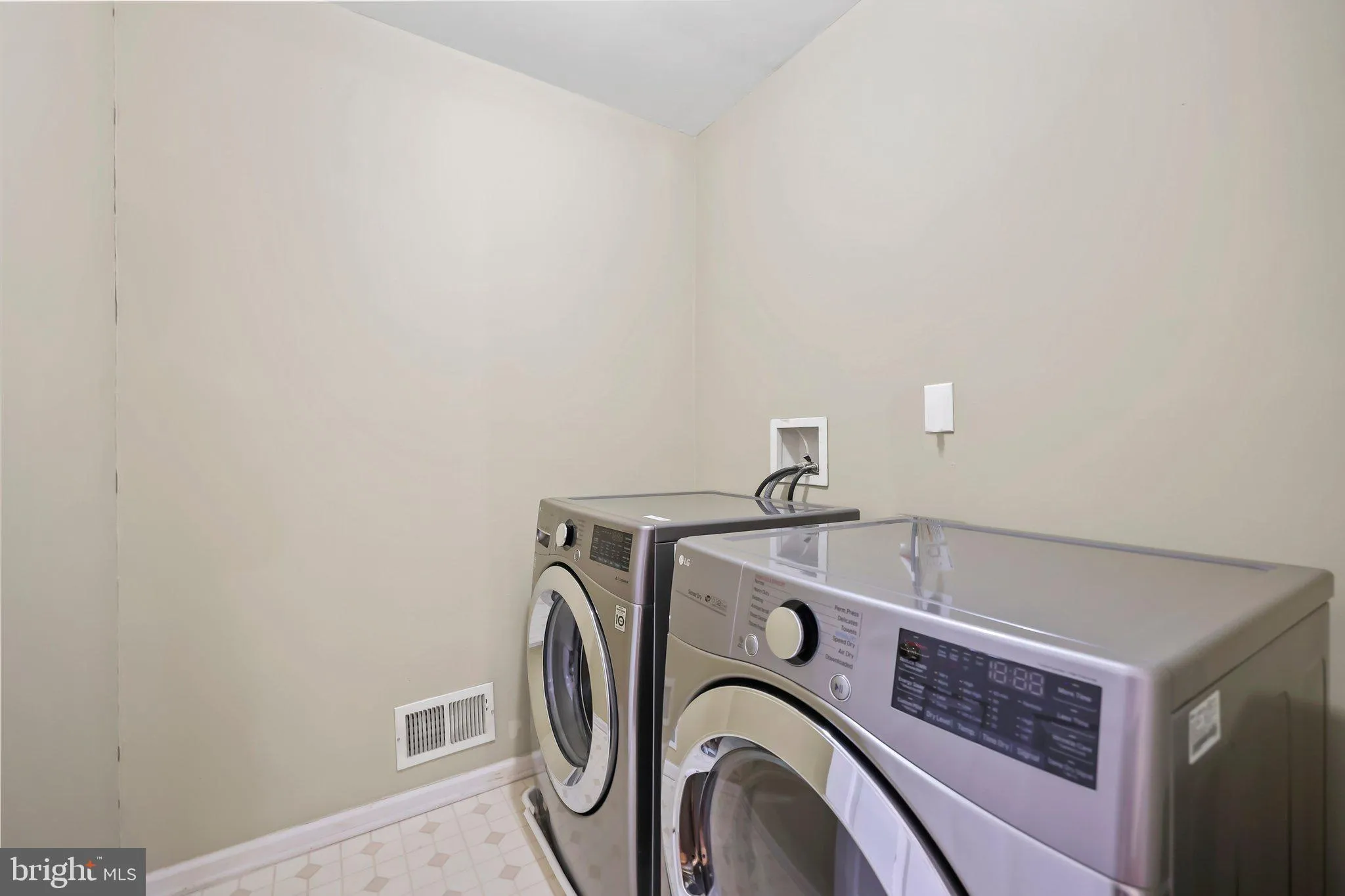 Bridgewater, New Jersey 08807, United States, 2 Bedrooms Bedrooms, ,3 BathroomsBathrooms,Residential,Active,135289