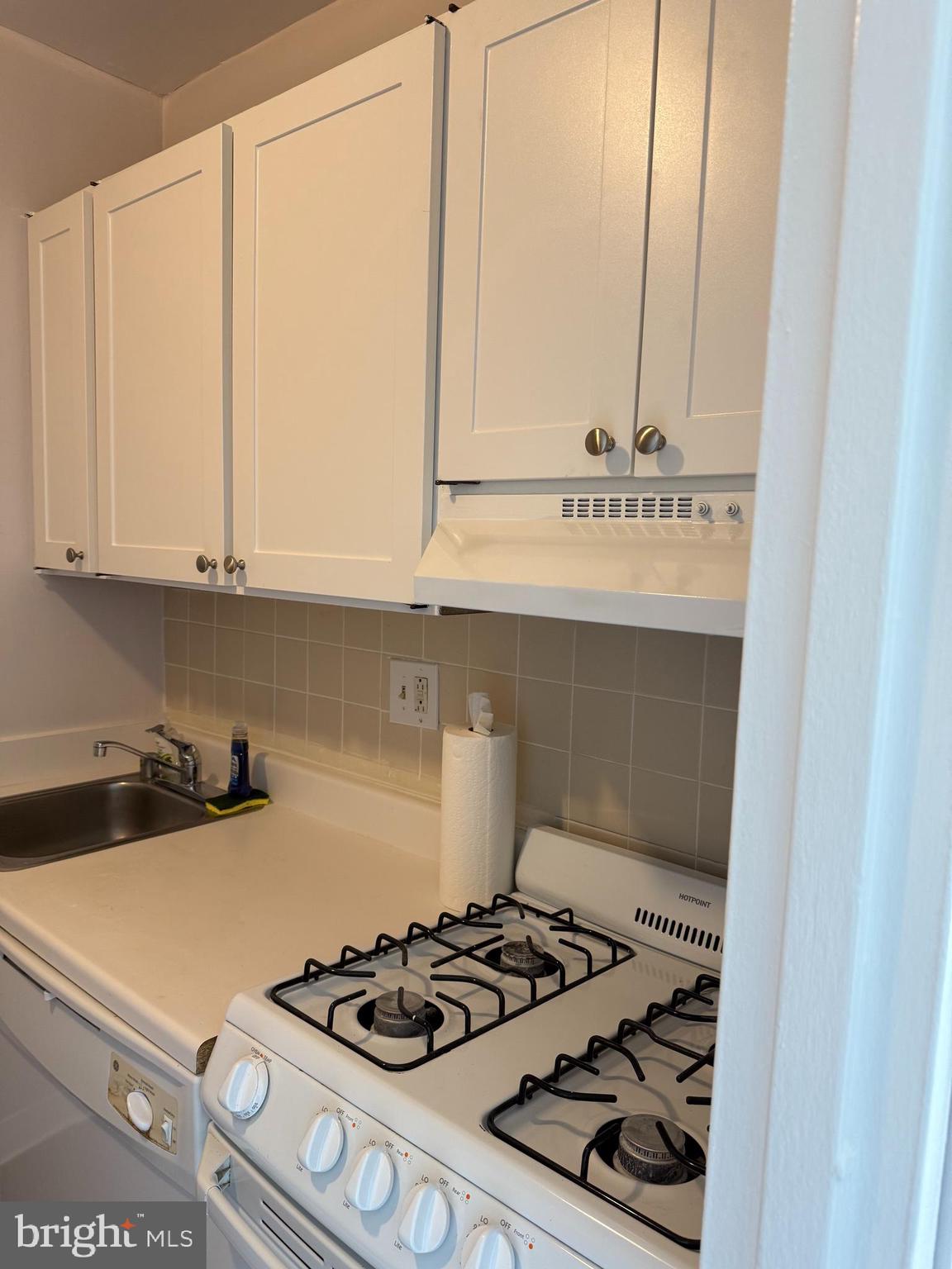 RIVER PLACE - Residential Lease