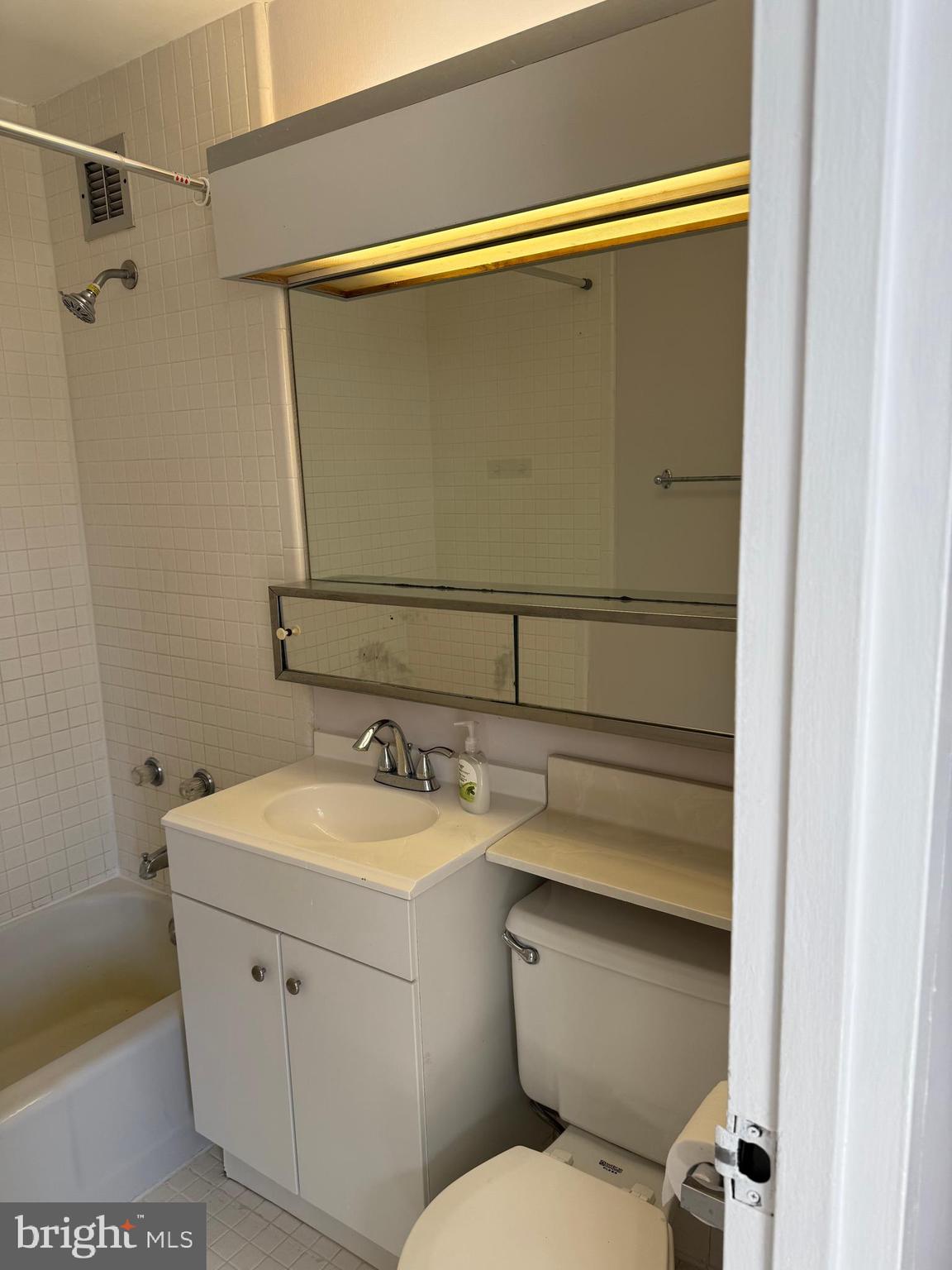 RIVER PLACE - Residential Lease