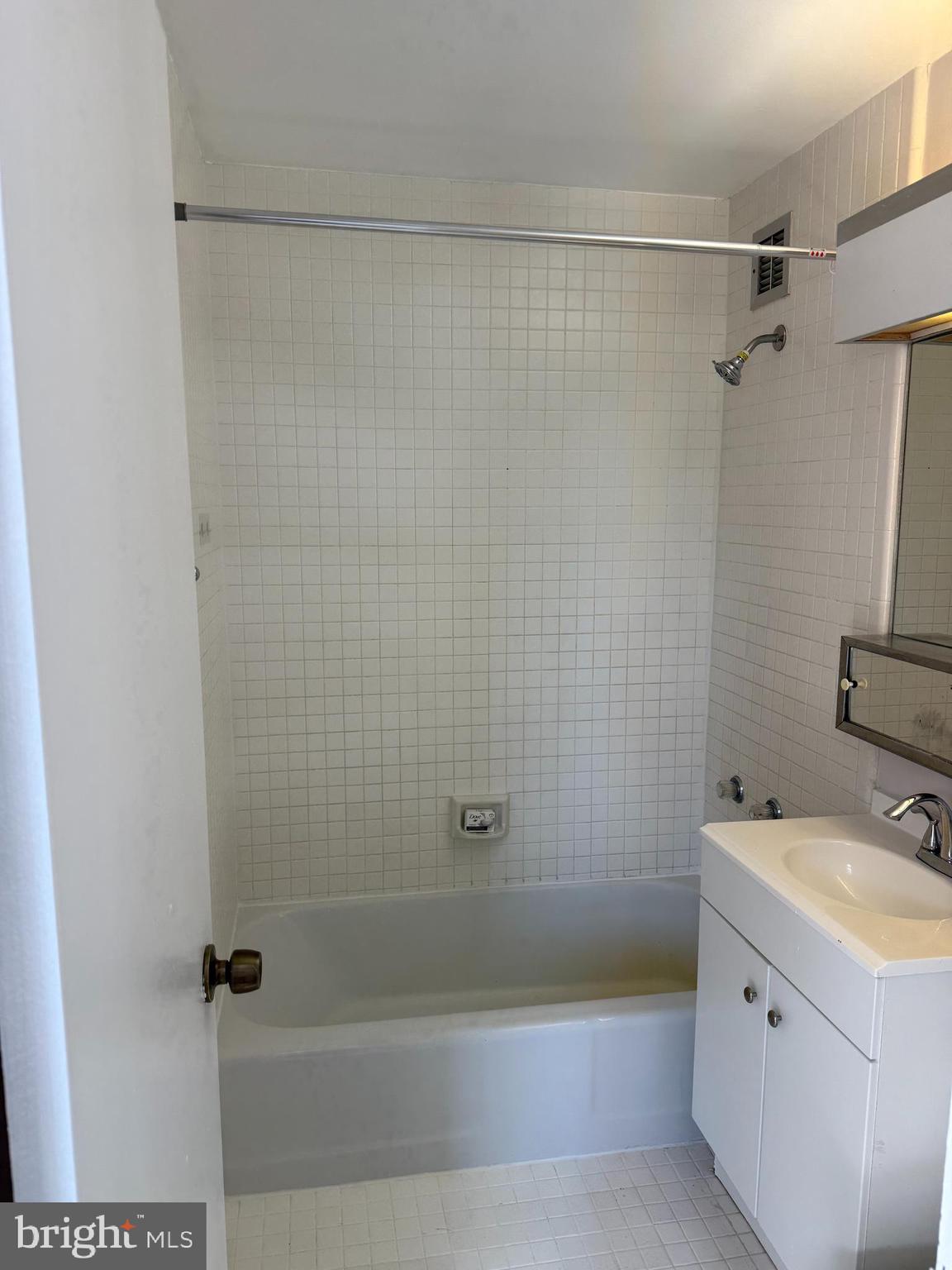 RIVER PLACE - Residential Lease