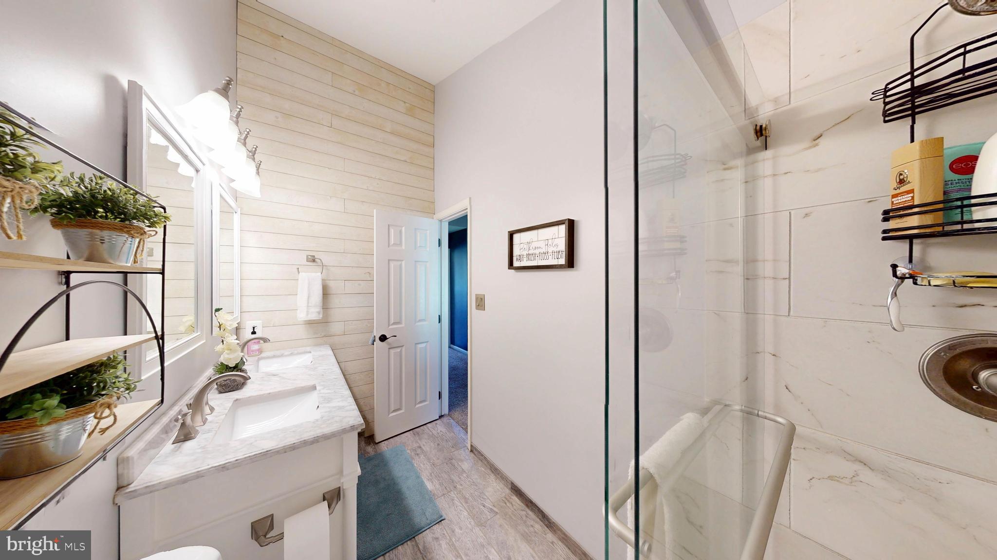 SIGNATURE AT BROADLANDS - Residential