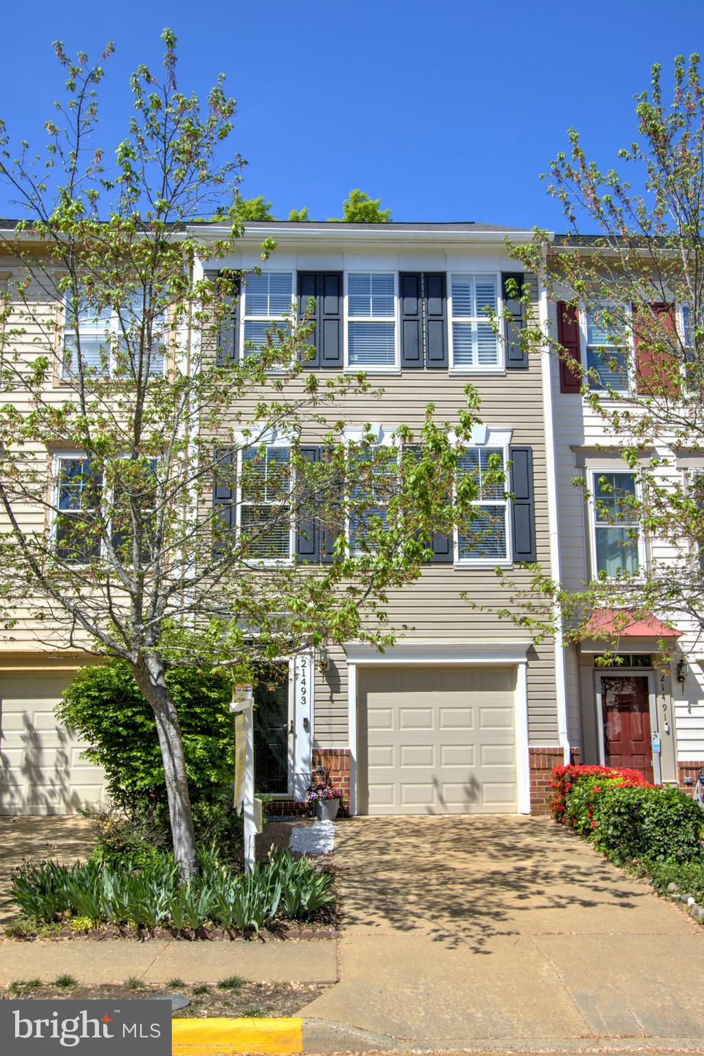 SIGNATURE AT BROADLANDS - Residential