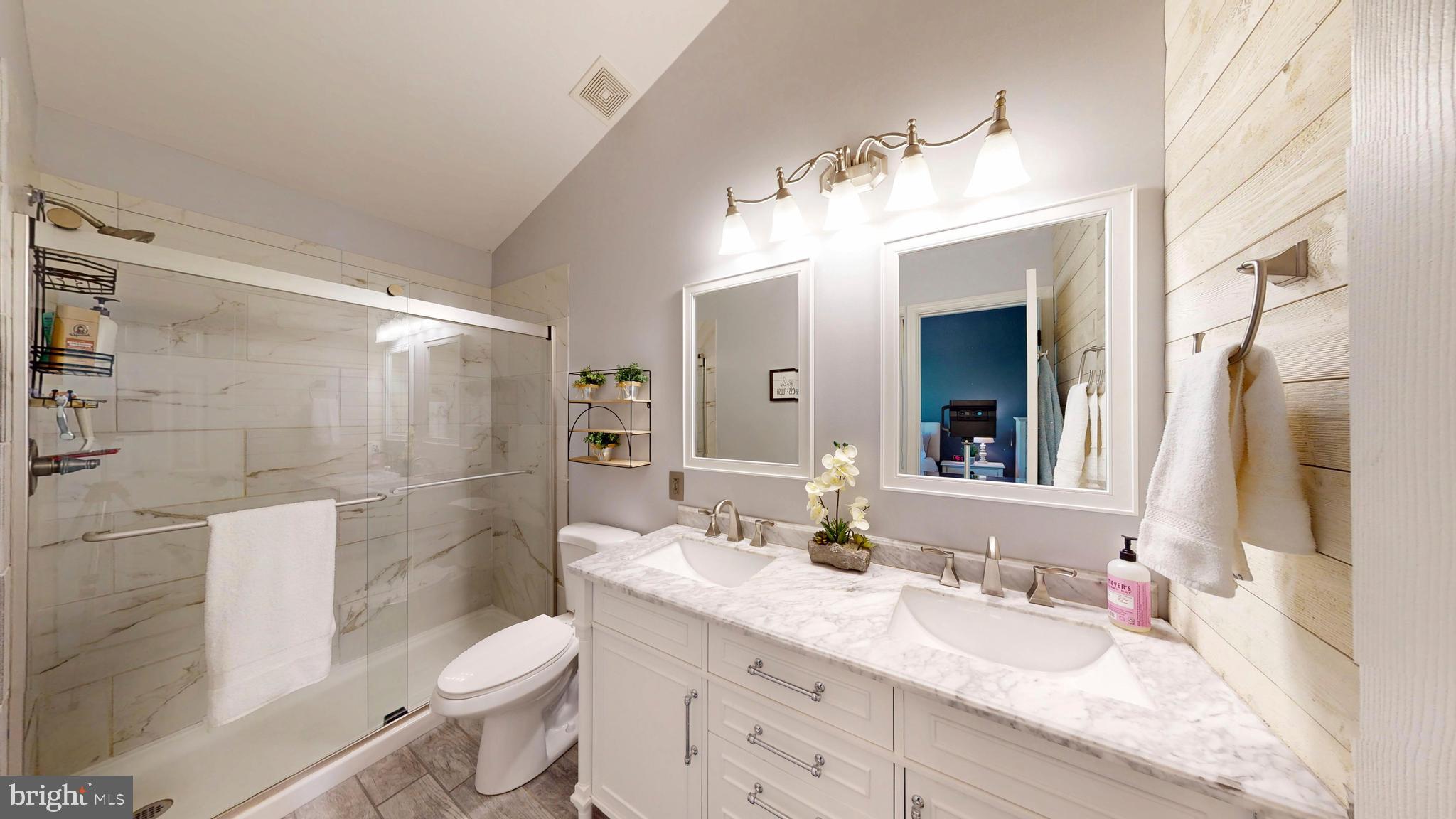 SIGNATURE AT BROADLANDS - Residential