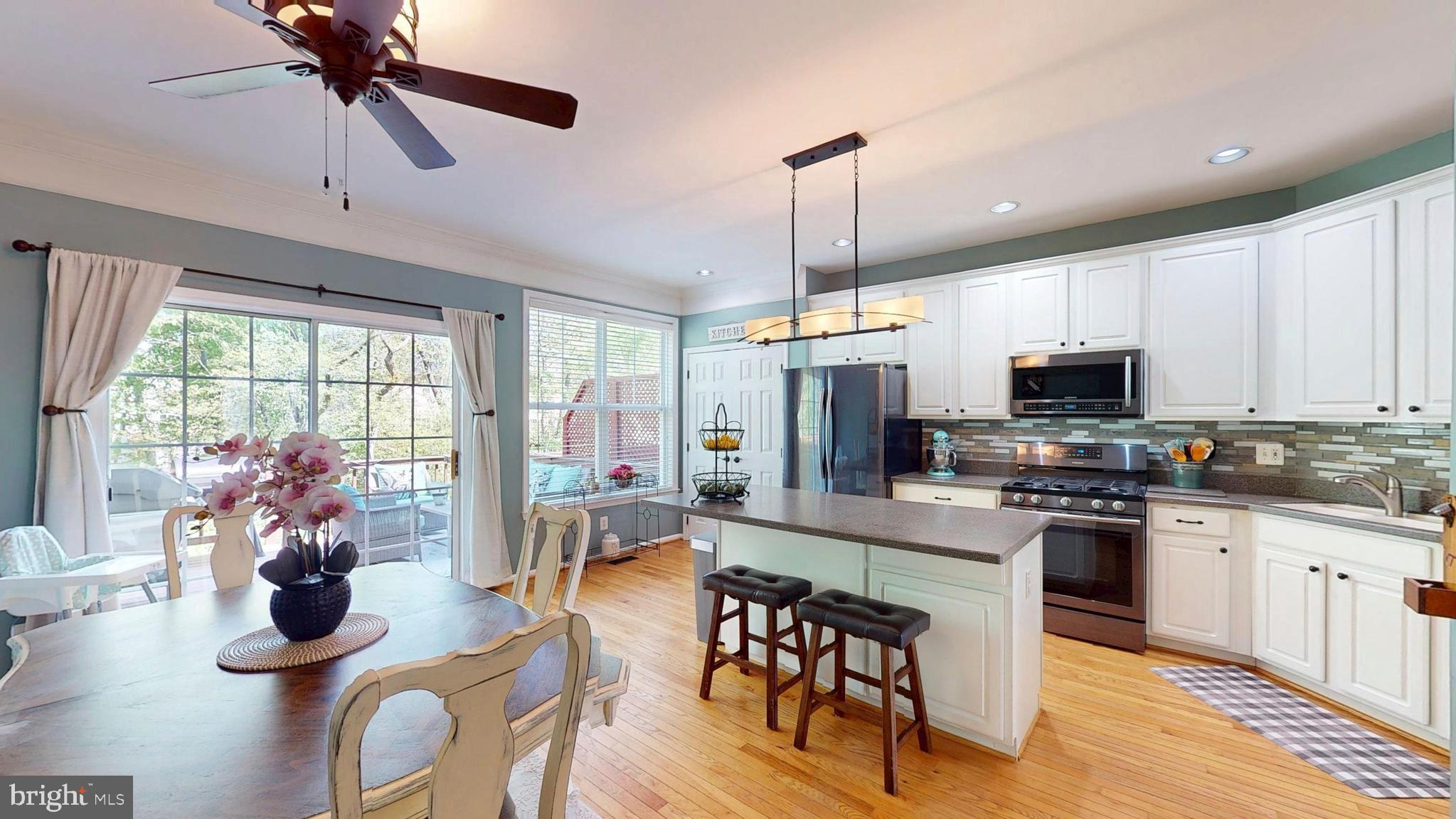 SIGNATURE AT BROADLANDS - Residential