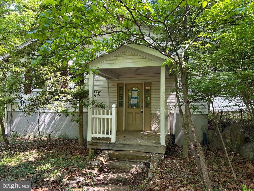 Excellent rehab opportunity in a great location near the Mountain Lake Club in Shannondale. Three large bedrooms and two baths, along with a very large living room, formal dining room, breakfast room and kitchen are all available on the main floor, with a lower level family room, laundry and craft room. Home is in need of complete rehab, with yard and landscaping cleanup. It is still winterized, and is sold strictly "AS-IS".