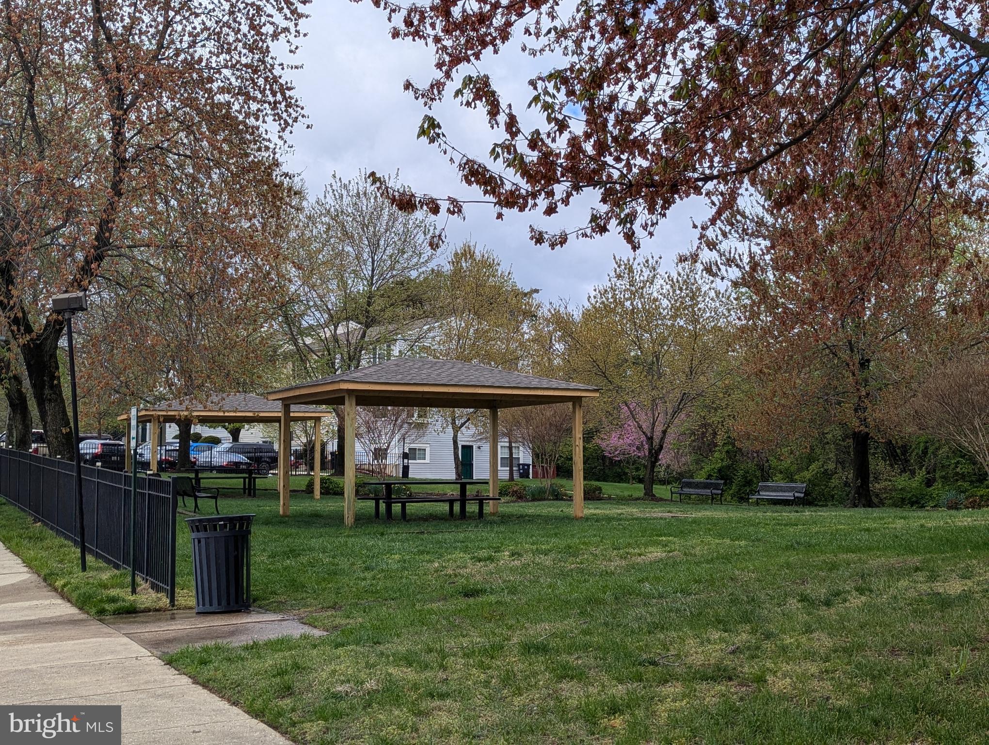 BROOKSQUARE - Residential Lease