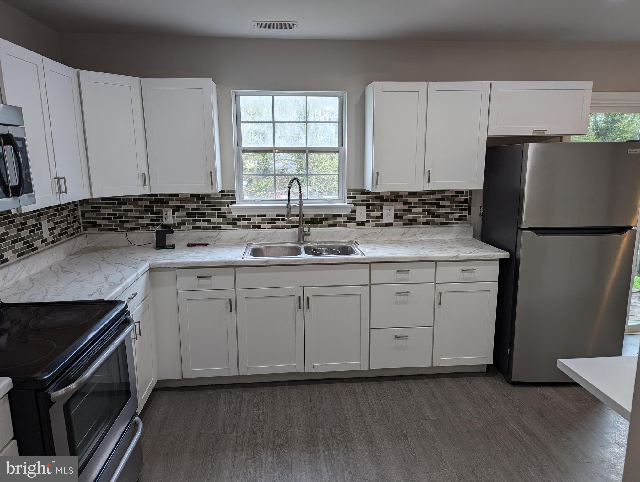 BROOKSQUARE - Residential Lease