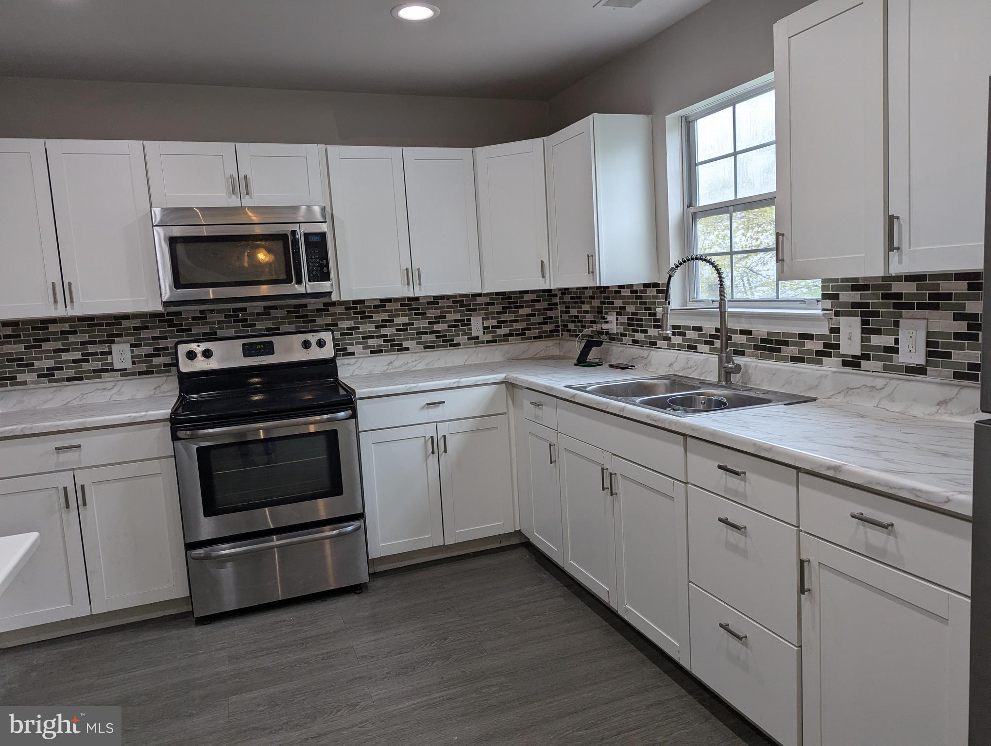 BROOKSQUARE - Residential Lease