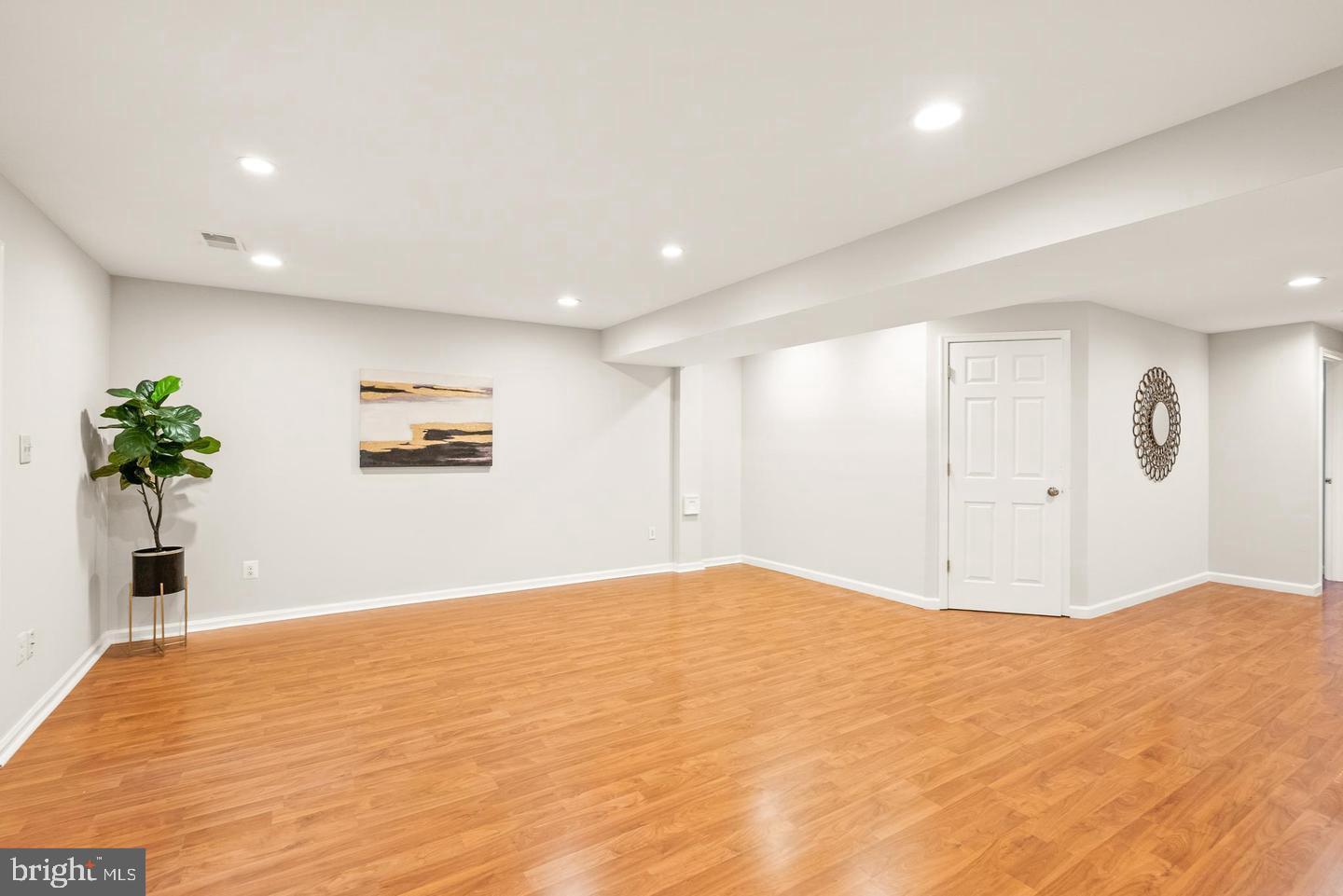 MCNAIR FARMS LANDBAY 12 - Residential