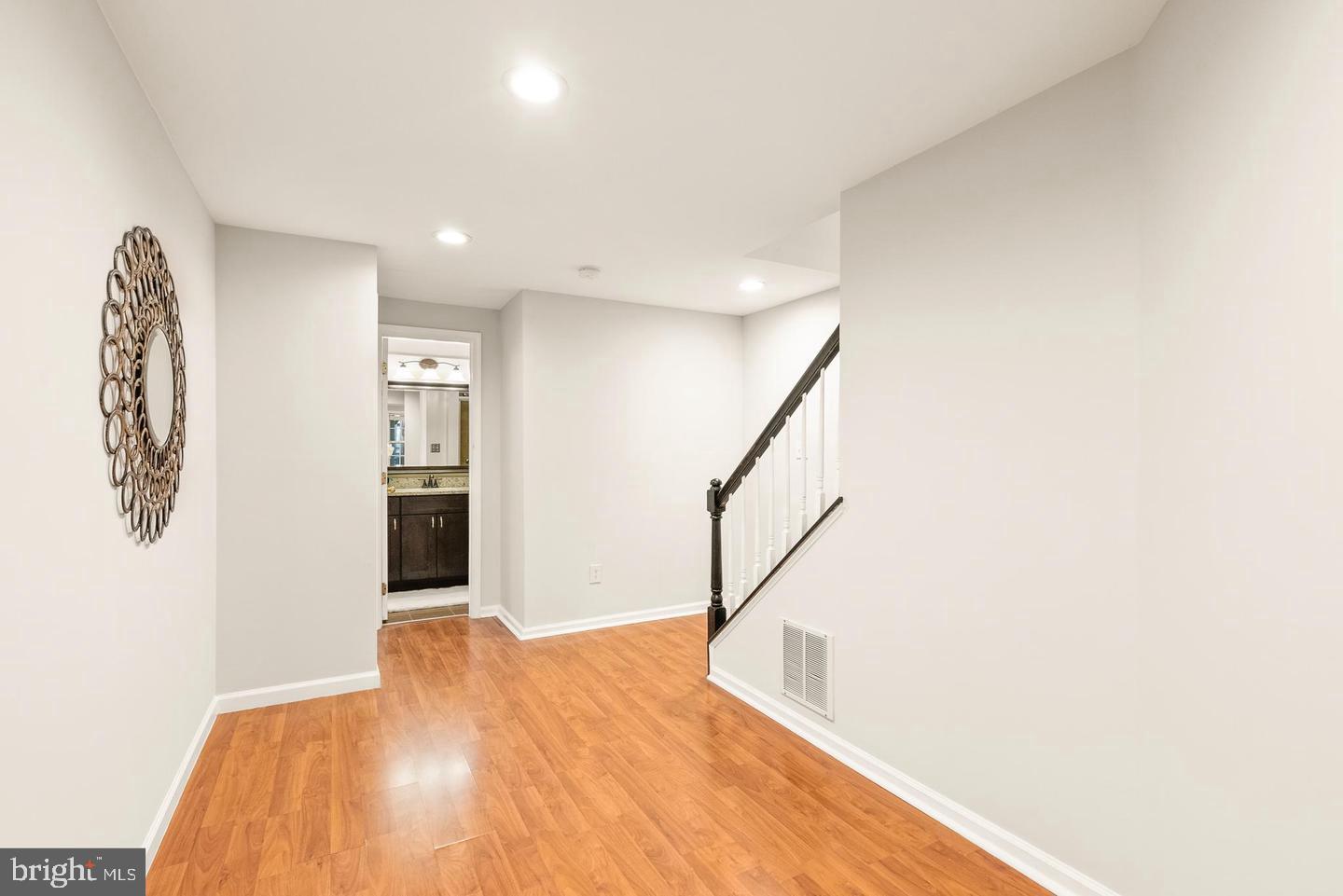 MCNAIR FARMS LANDBAY 12 - Residential