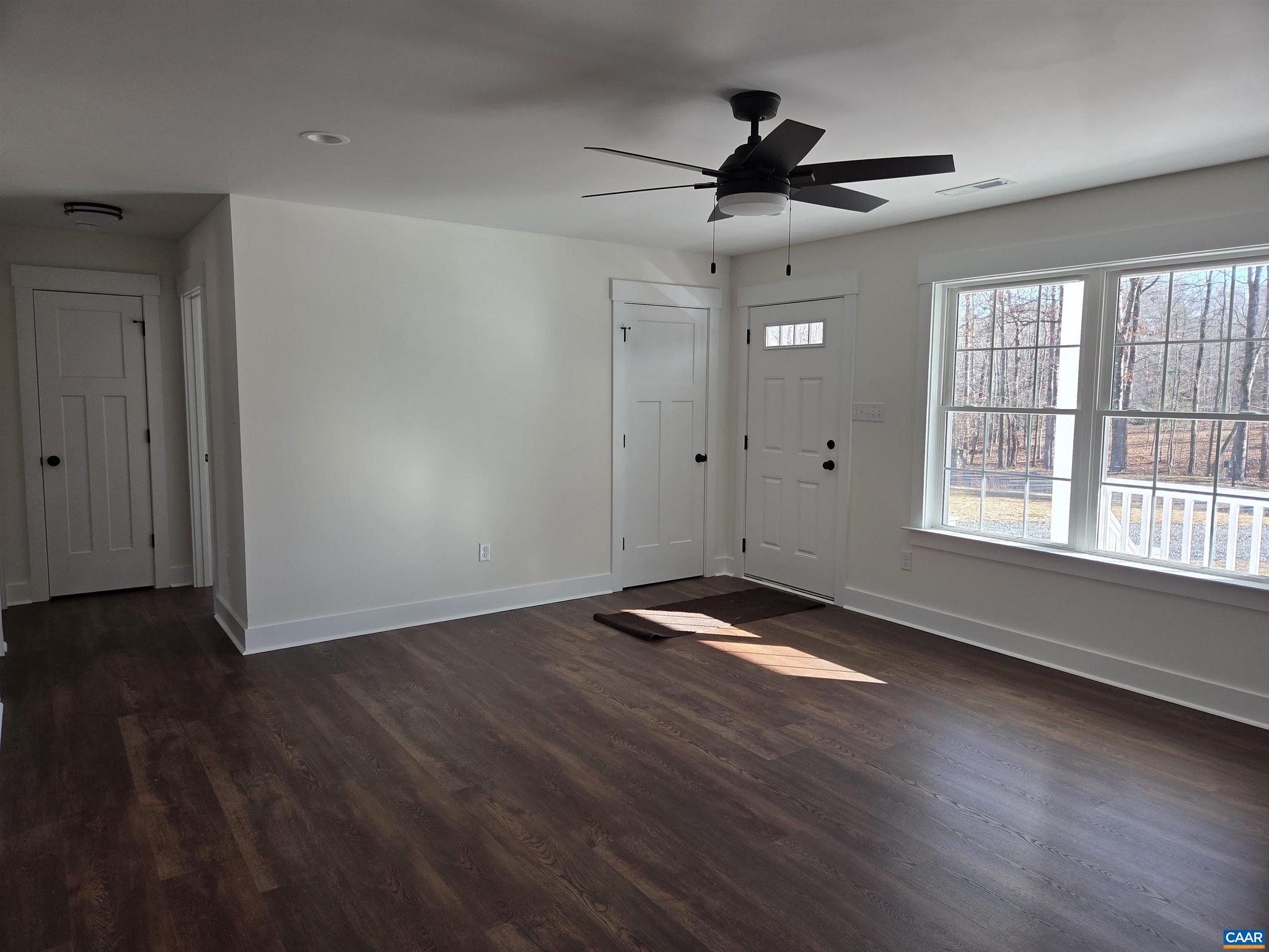 BUSBEES POINT COVE - Residential