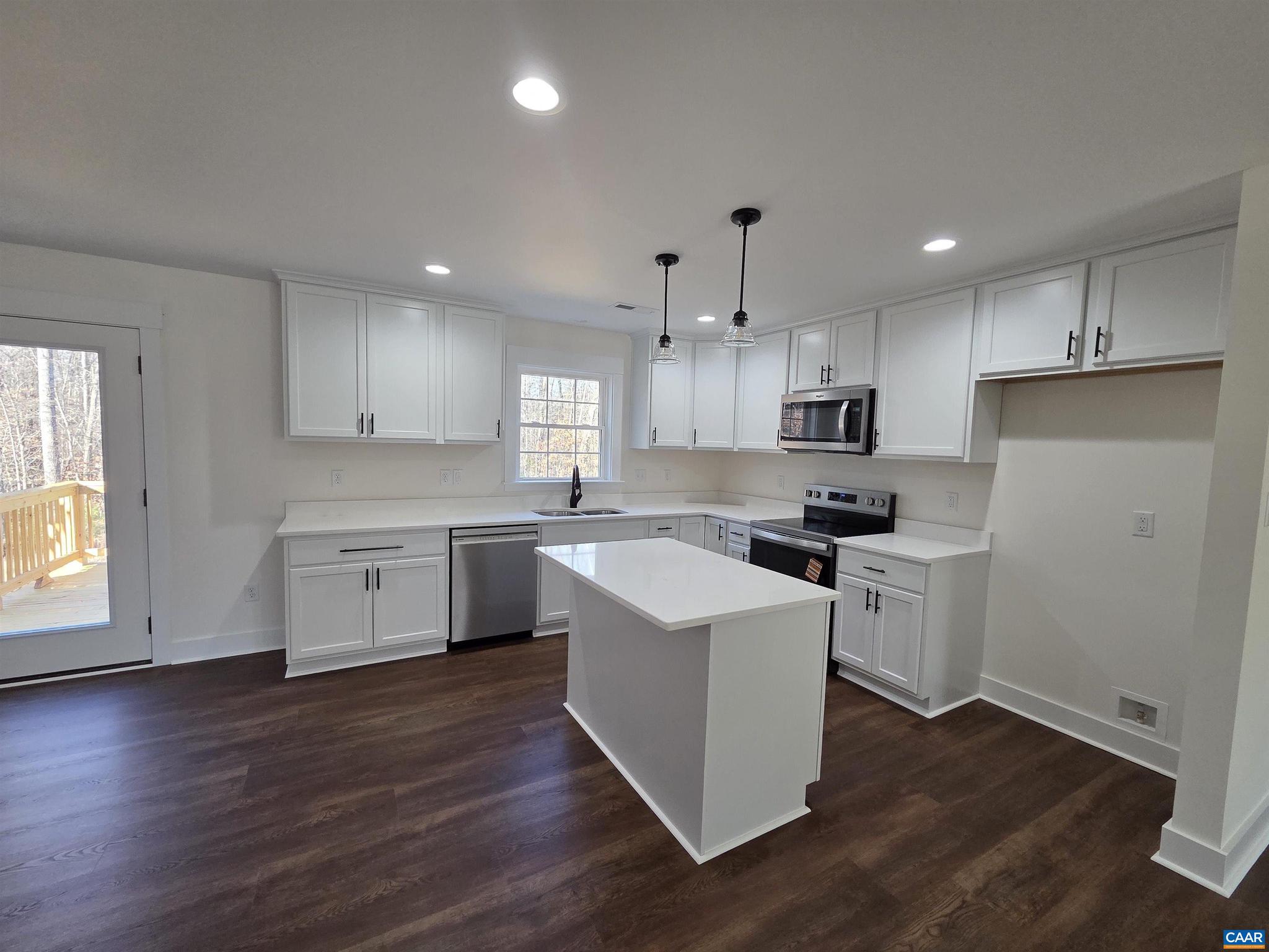 BUSBEES POINT COVE - Residential