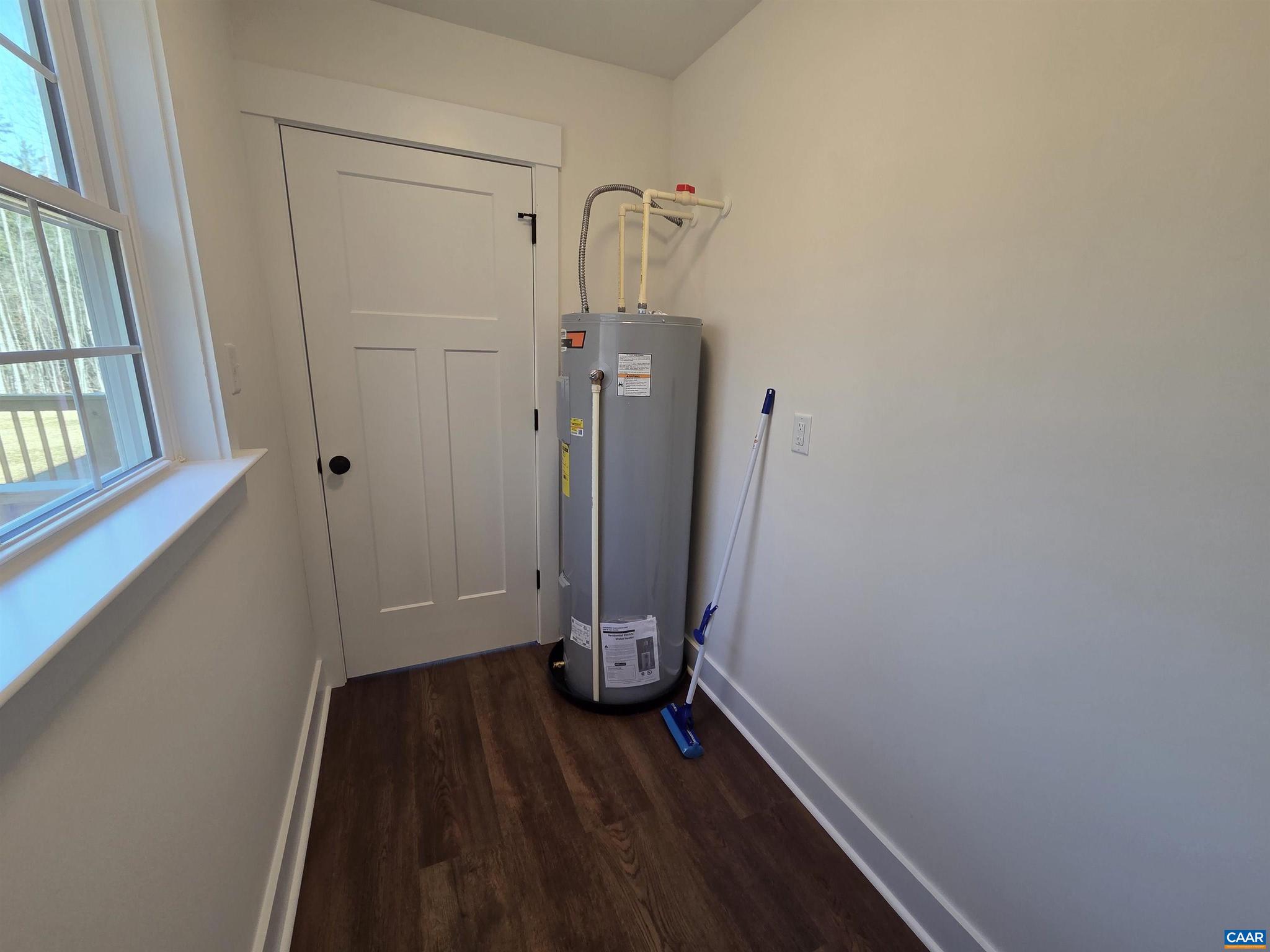 BUSBEES POINT COVE - Residential