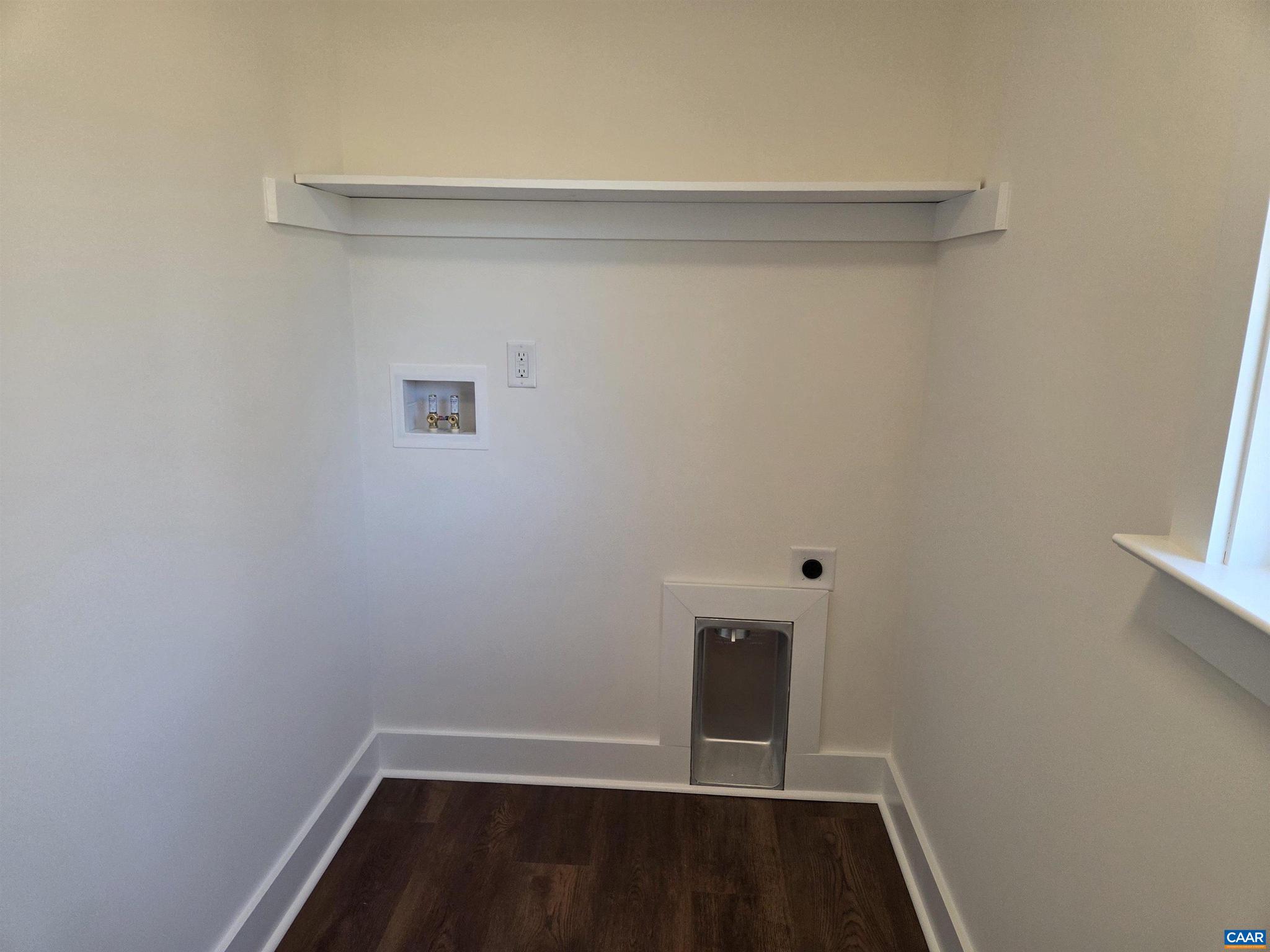 BUSBEES POINT COVE - Residential