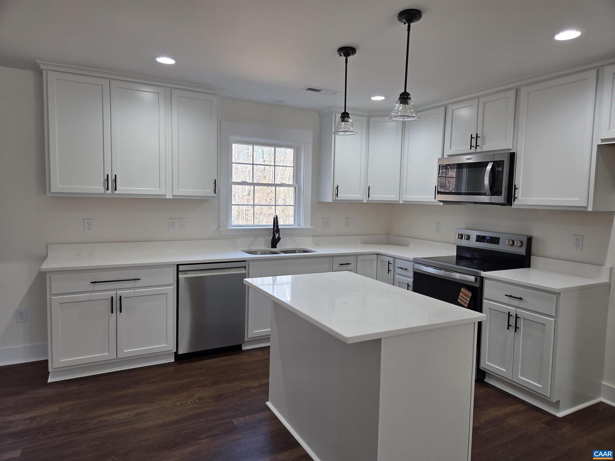 BUSBEES POINT COVE - Residential