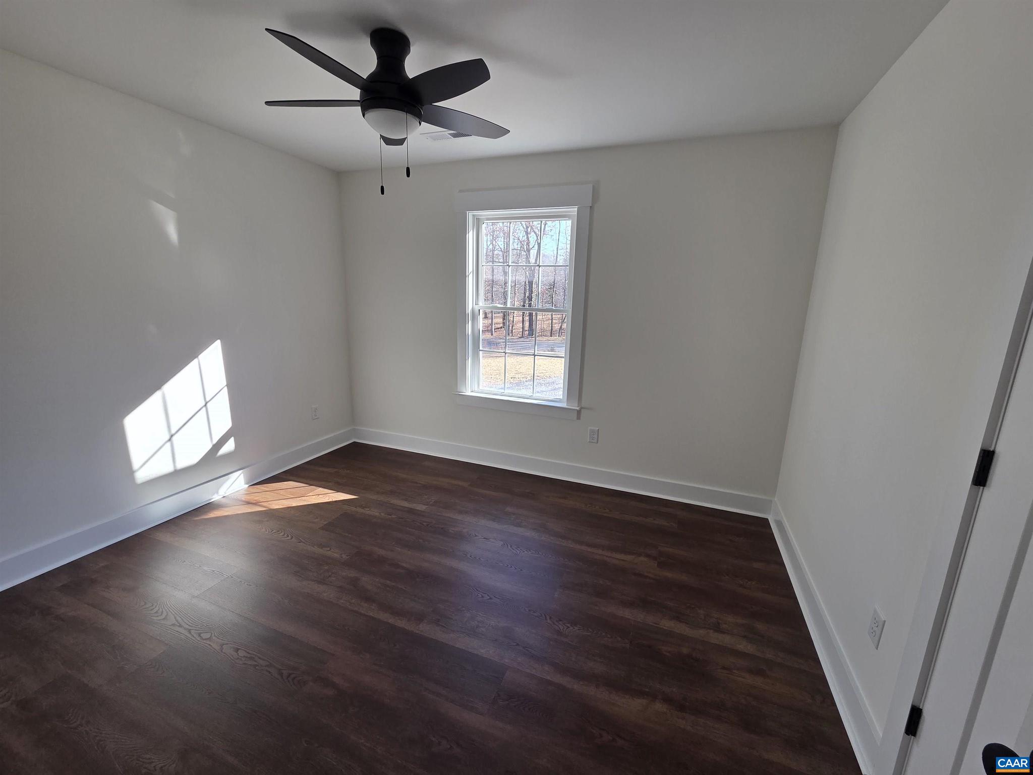 BUSBEES POINT COVE - Residential